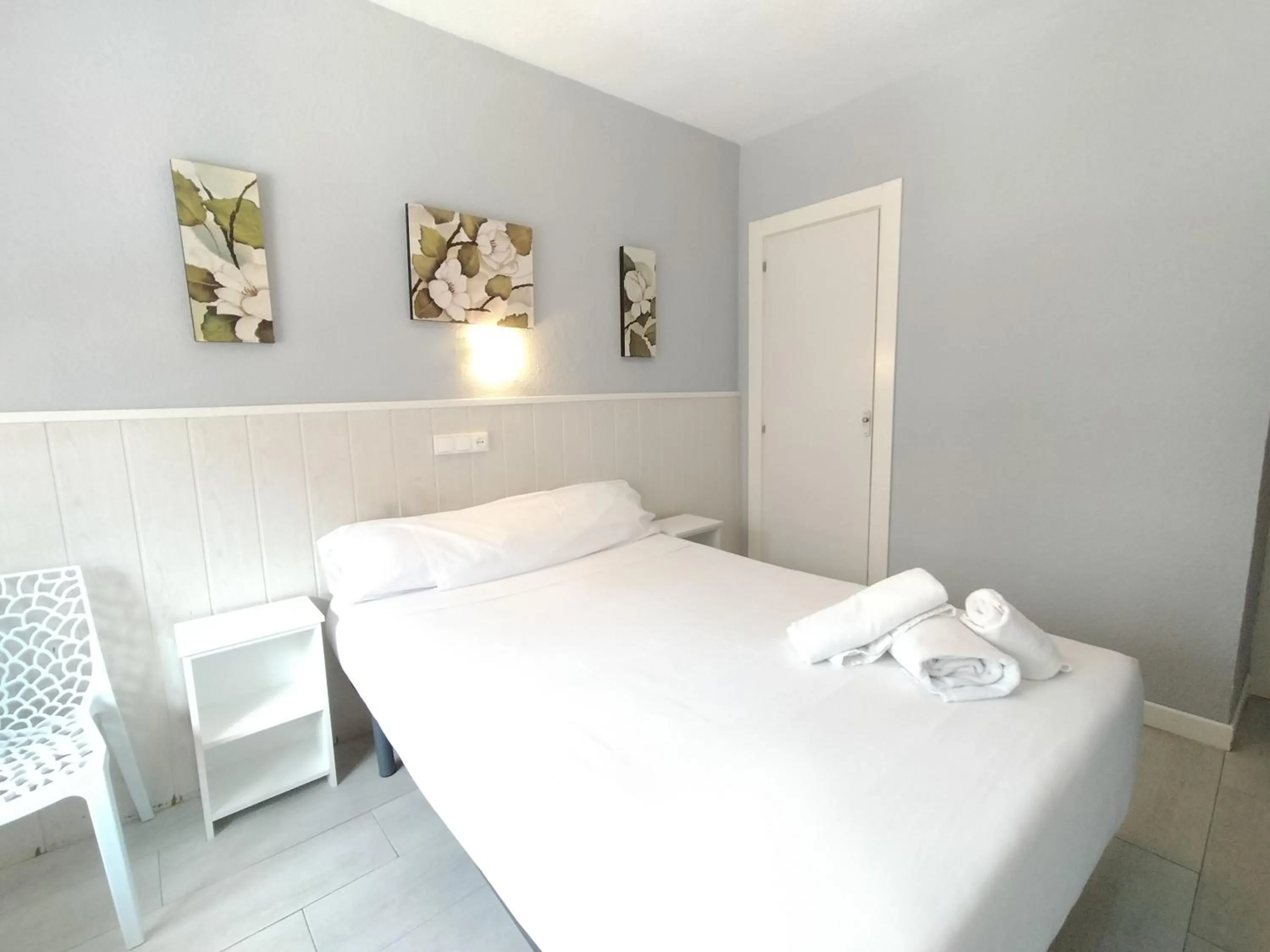 Bed in Hostal Albero by gaiarooms