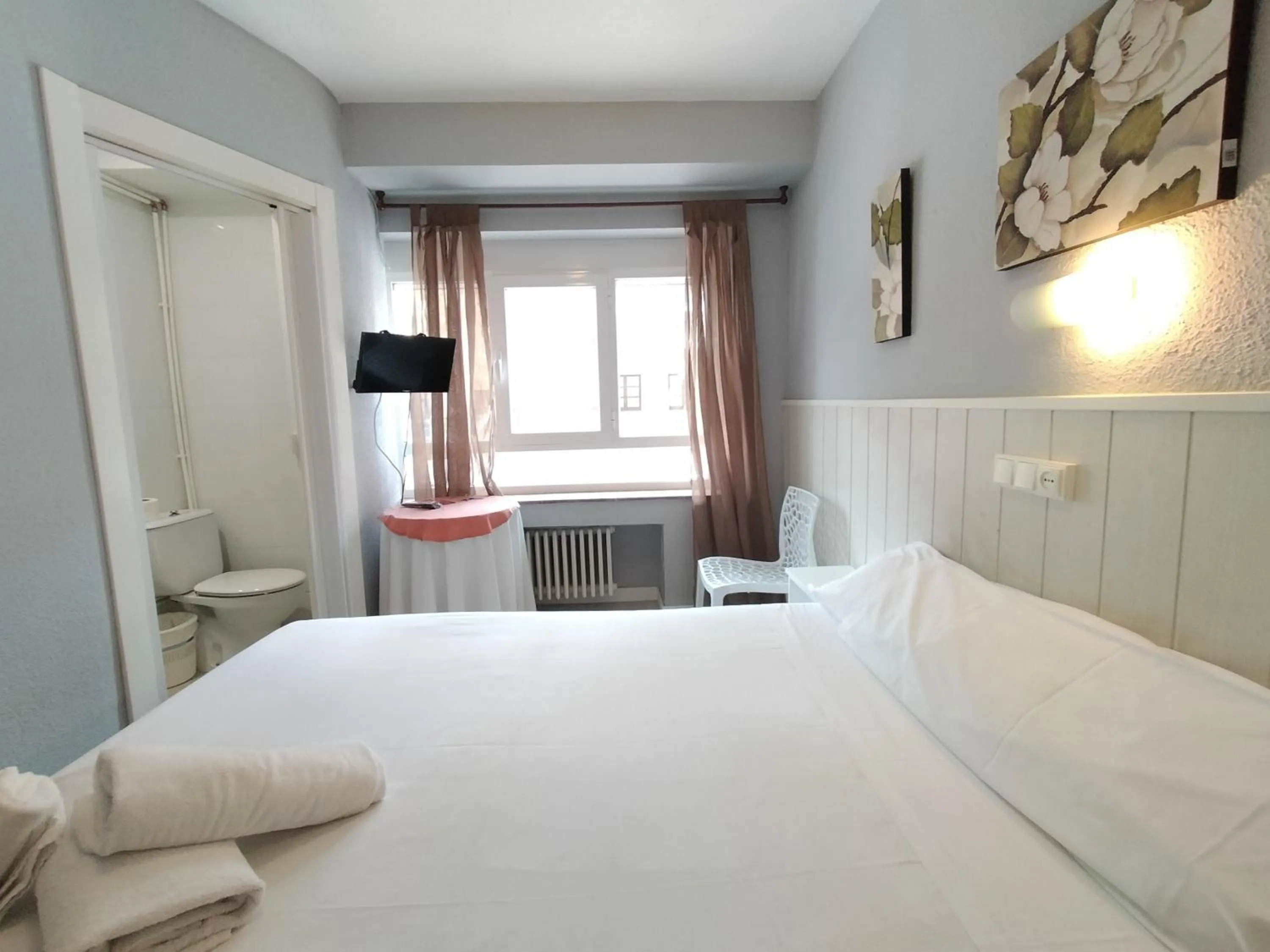 Bed in Hostal Albero by gaiarooms