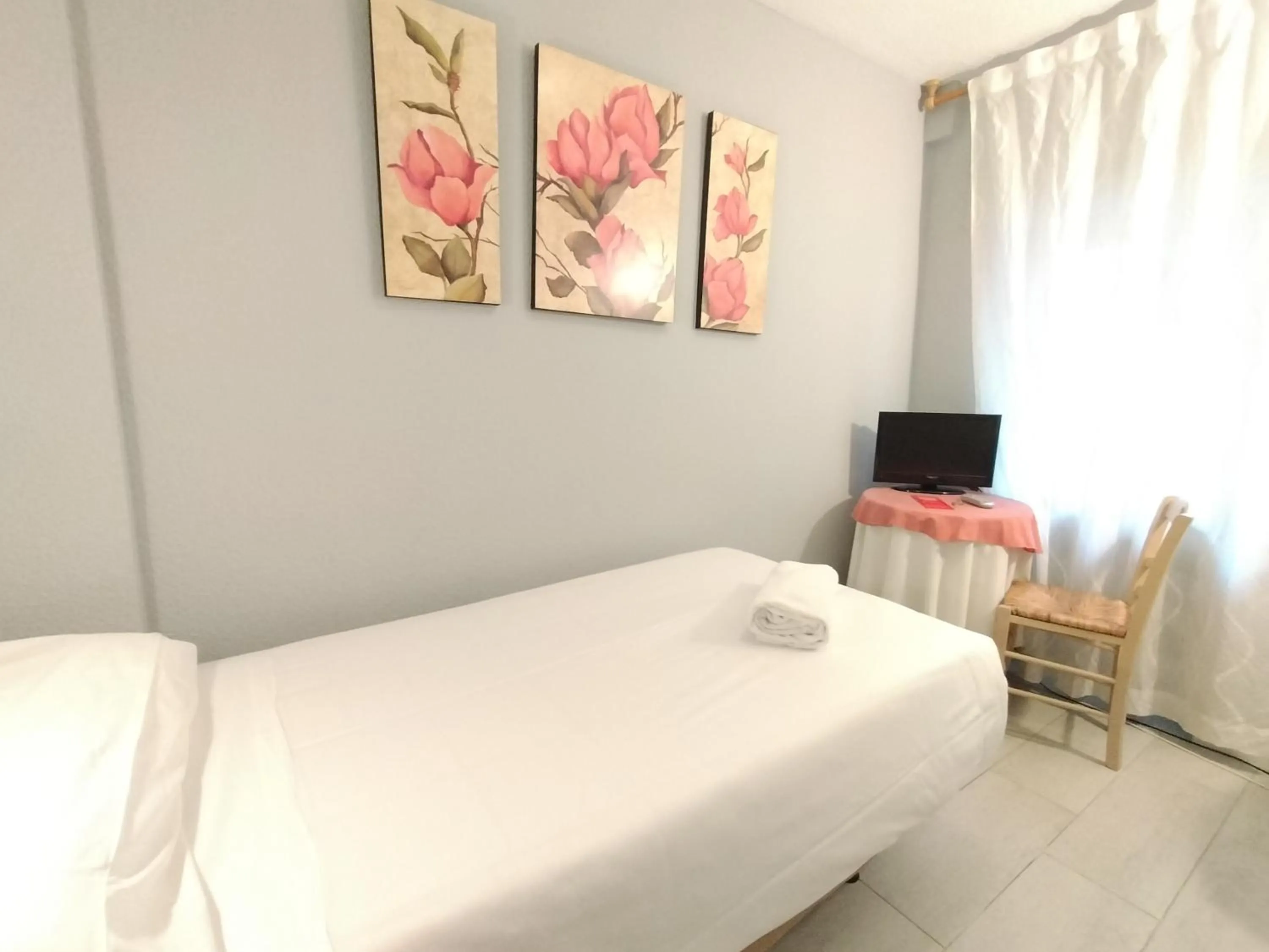 Bed in Hostal Albero by gaiarooms