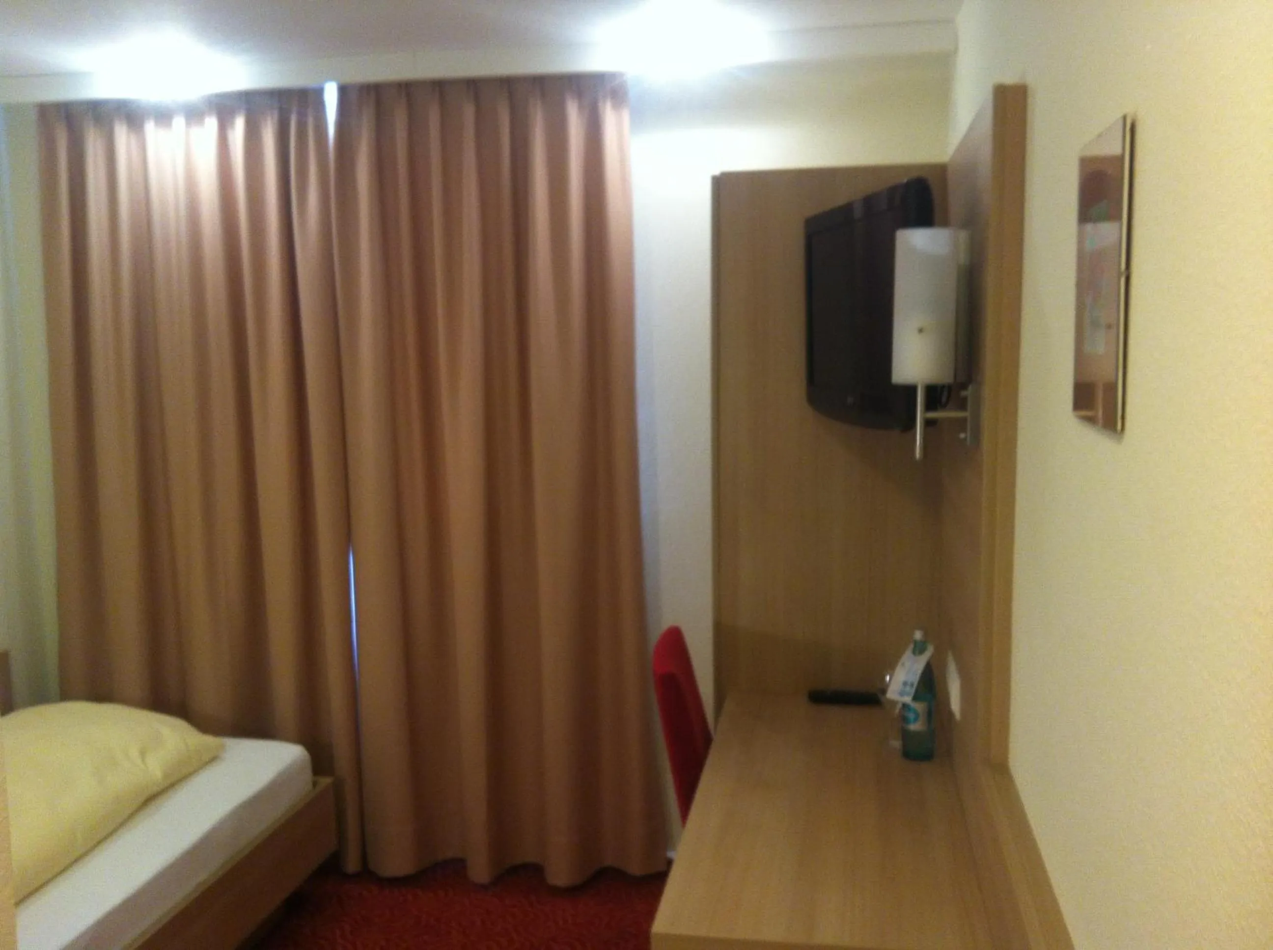 TV and multimedia, Bed in Tauberhotel Kette