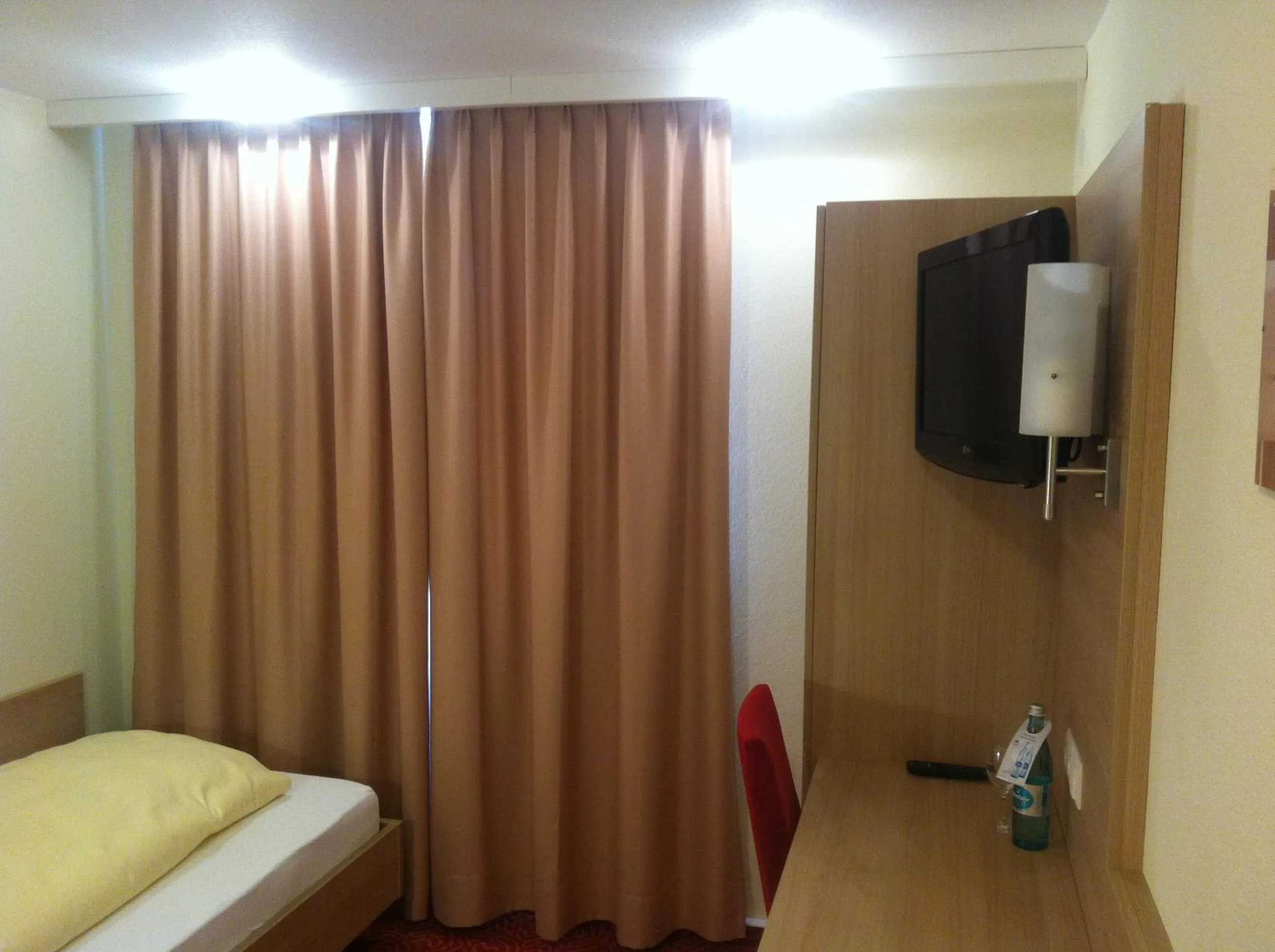 TV and multimedia, Bed in Tauberhotel Kette