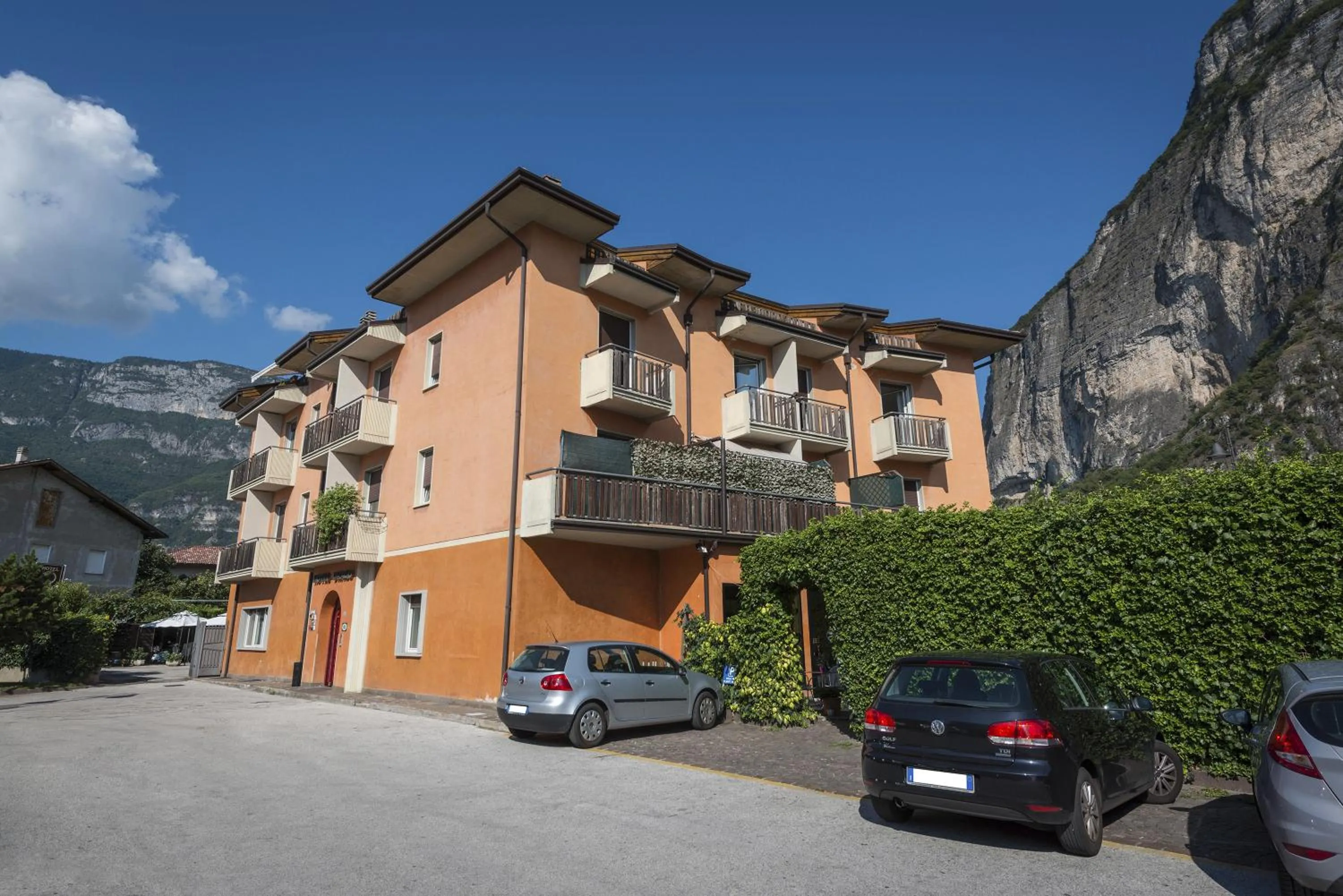 Facade/entrance in Hotel Drago