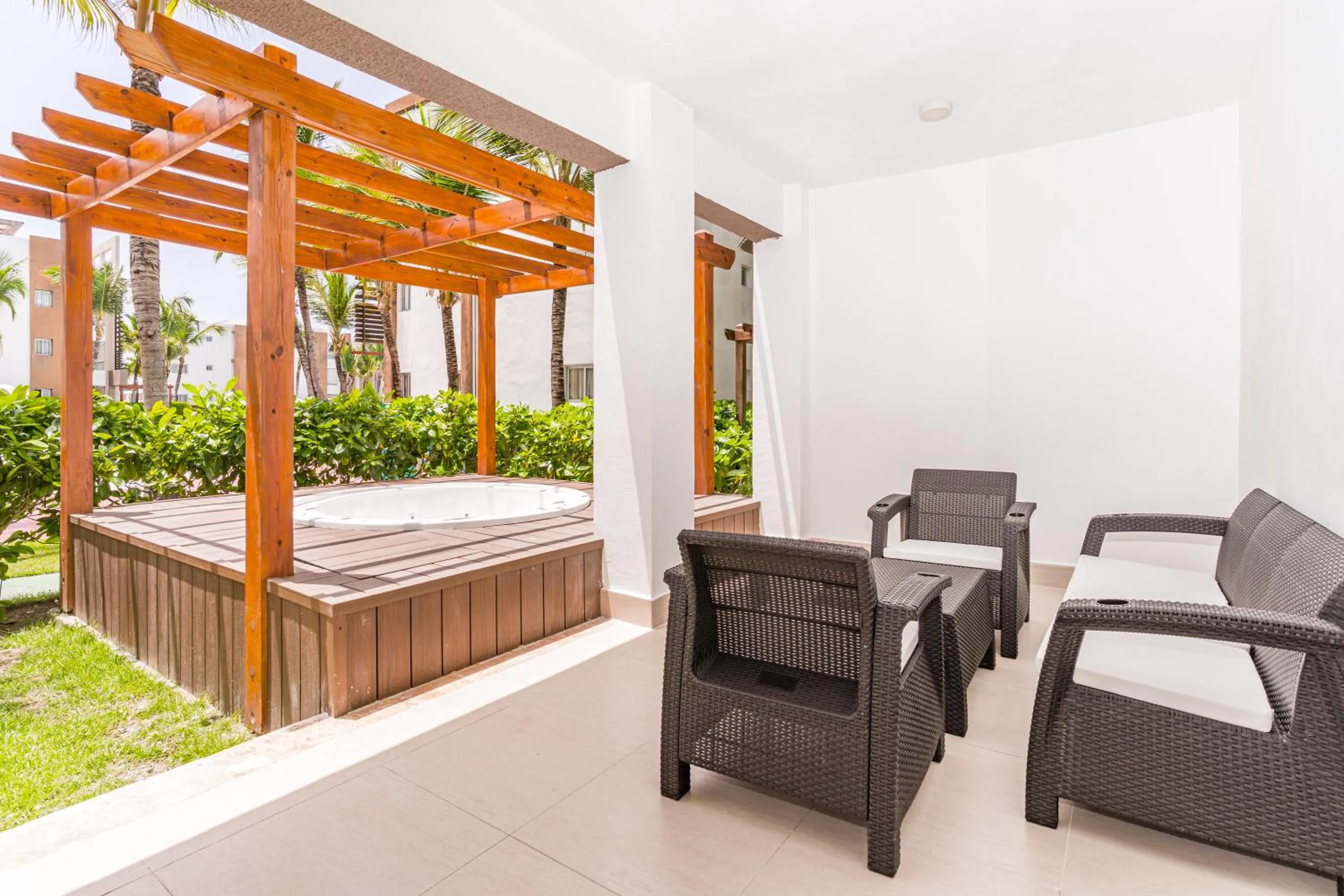 Hot Tub, Bed in Bakour Punta Cana Suites