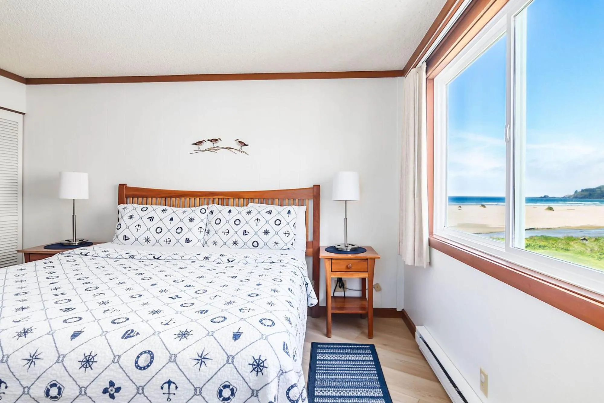 Bed in Little Creek Cove Beach Resort