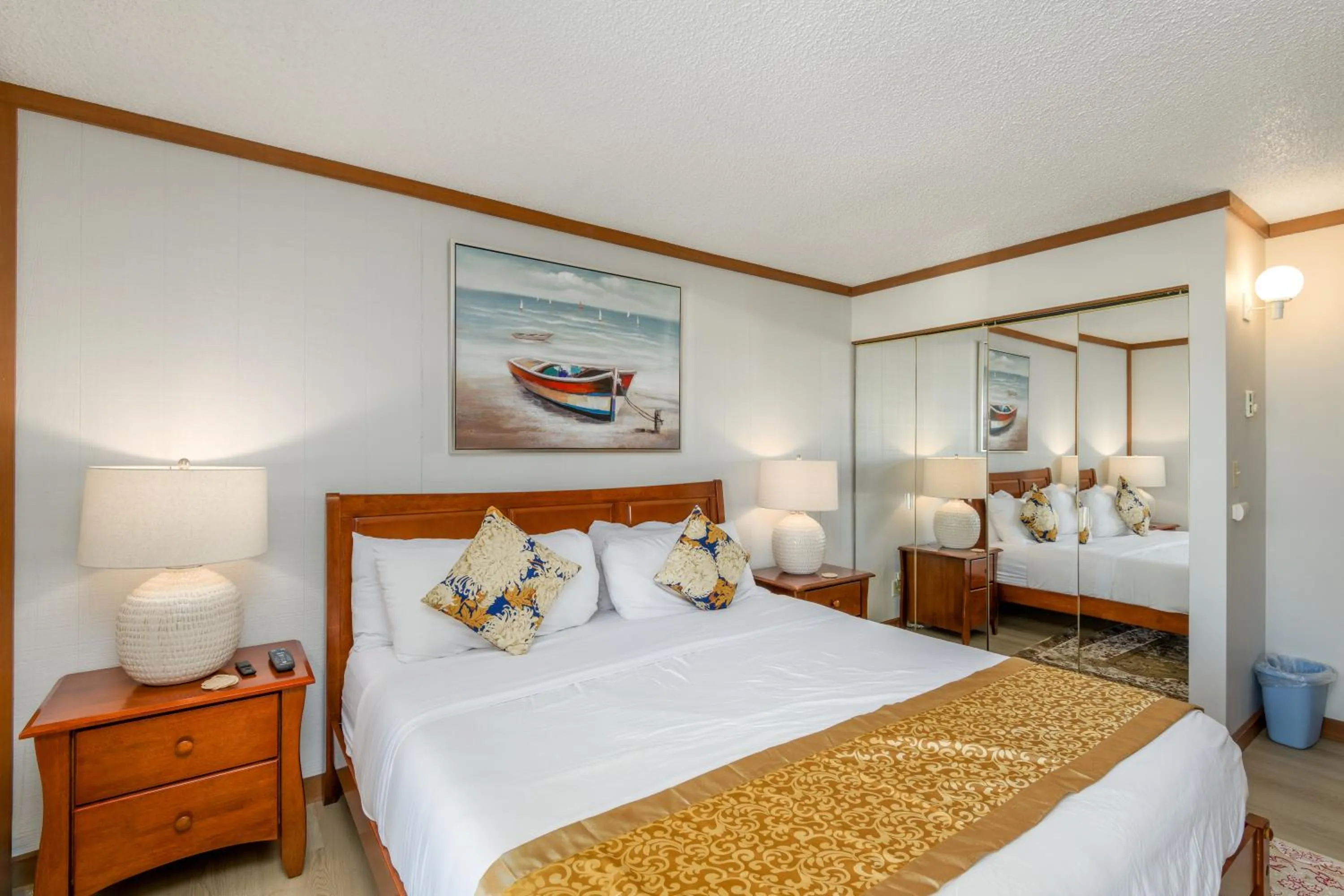 Bed in Little Creek Cove Beach Resort