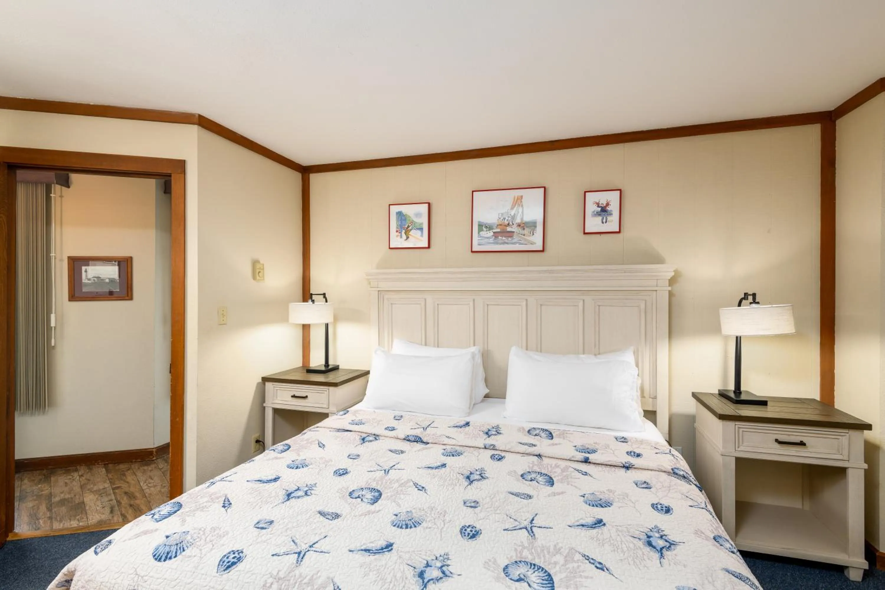 Bed in Little Creek Cove Beach Resort