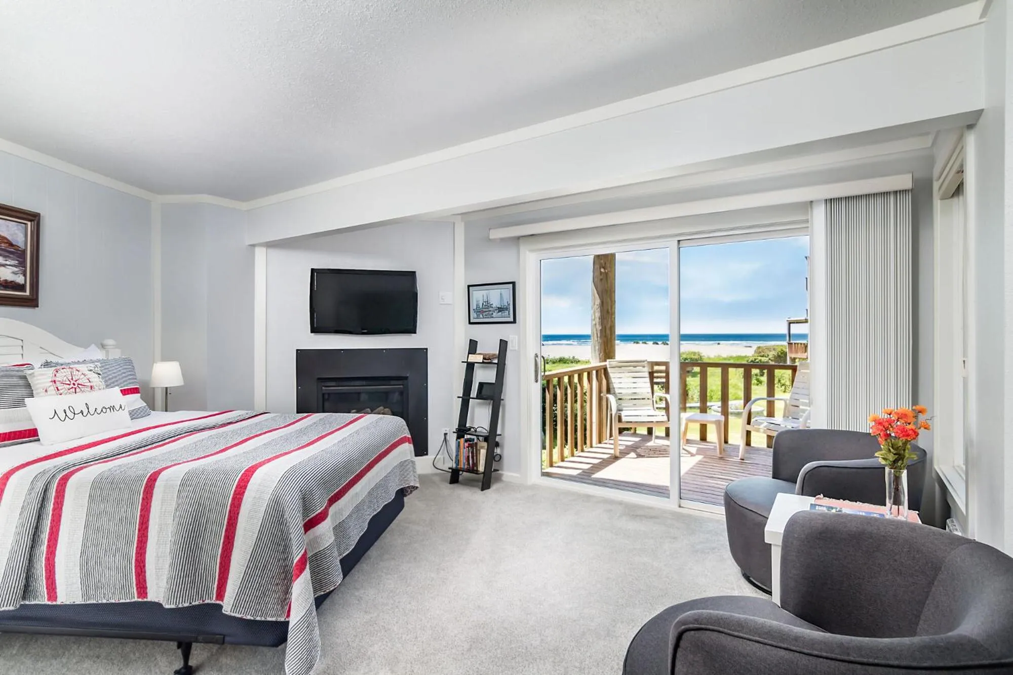 Bed in Little Creek Cove Beach Resort