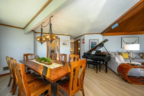 Bed in Little Creek Cove Beach Resort