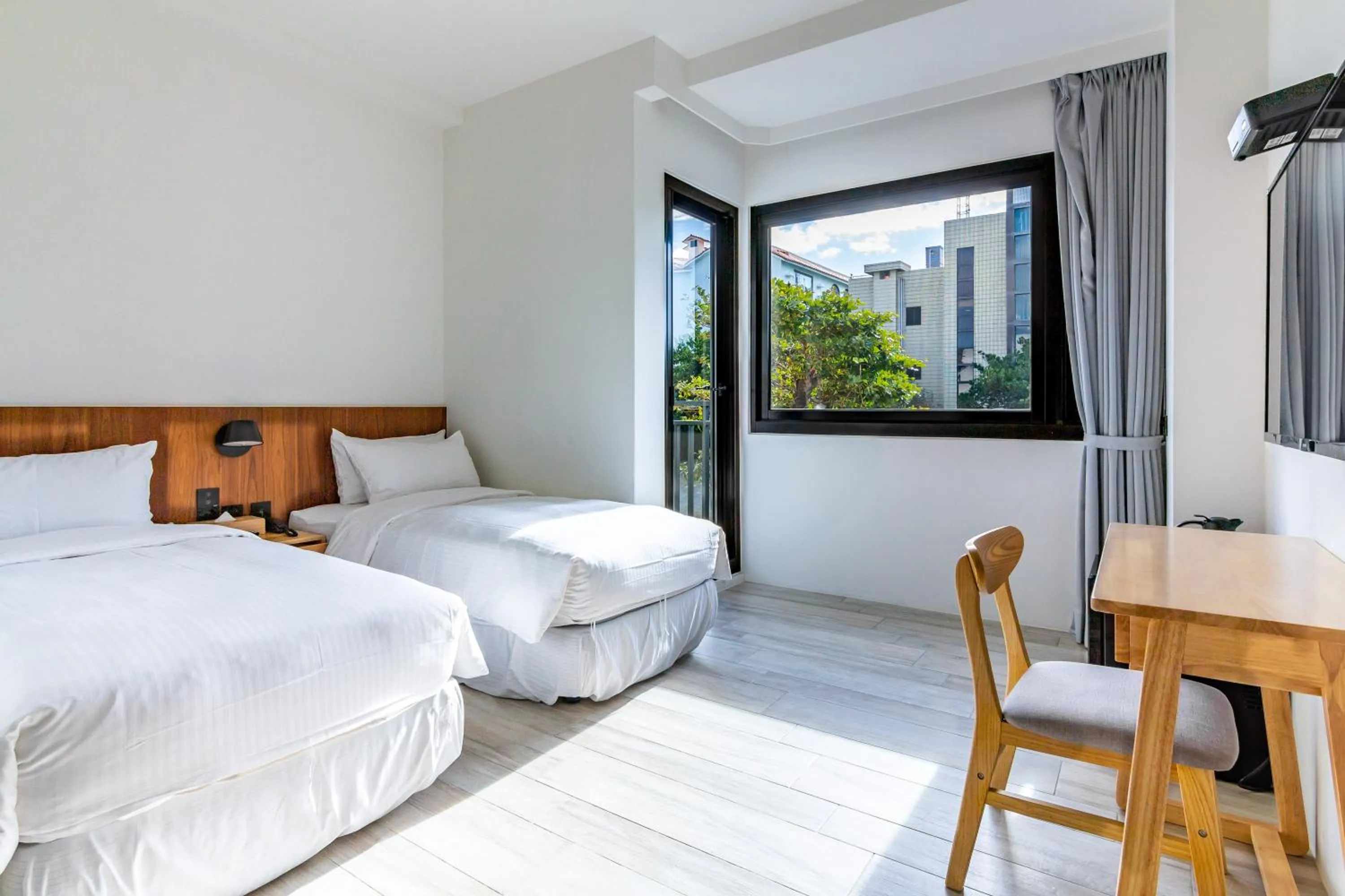 Photo of the whole room, Bed in Kenting Sea Wall 112