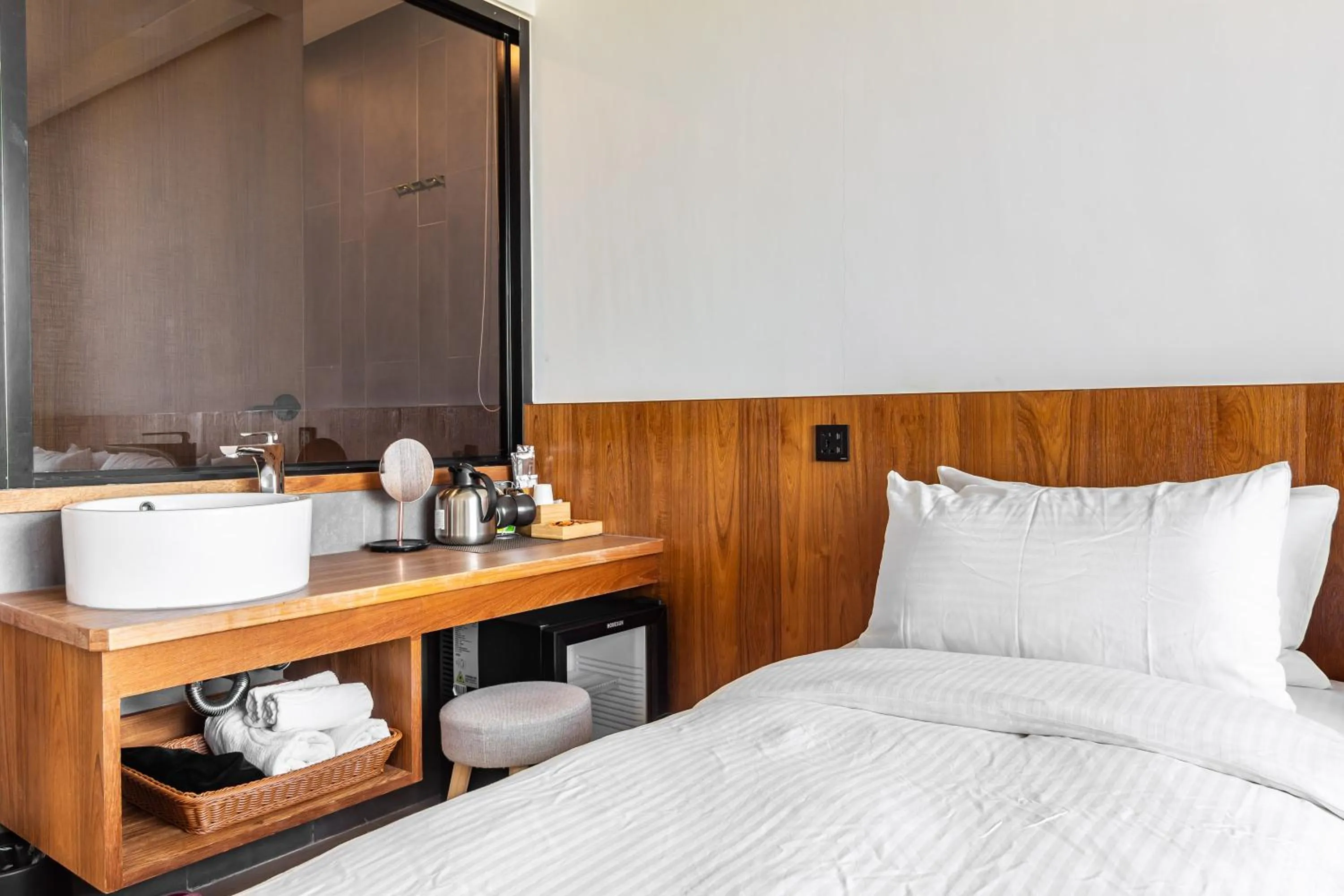 On site, Bed in Kenting Sea Wall 112