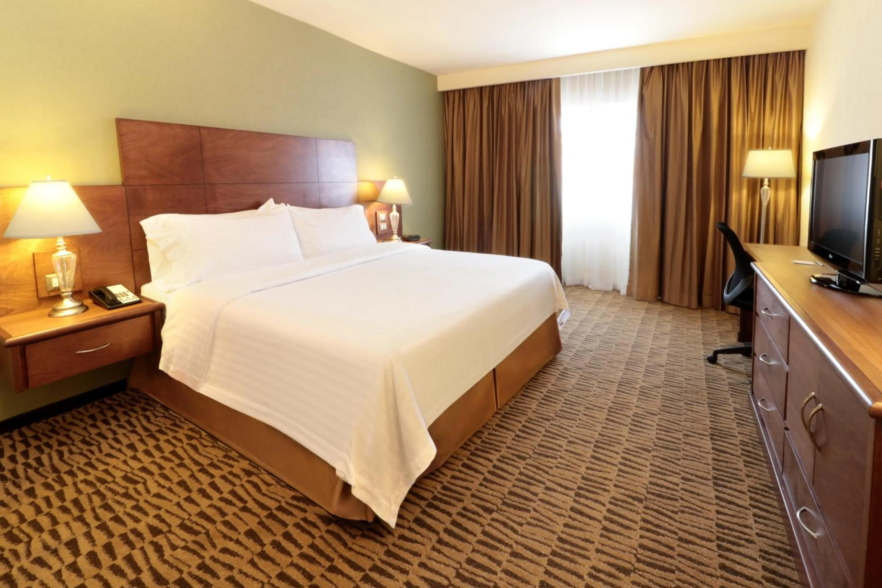 Photo of the whole room, Bed in Holiday Inn Monterrey Norte by IHG