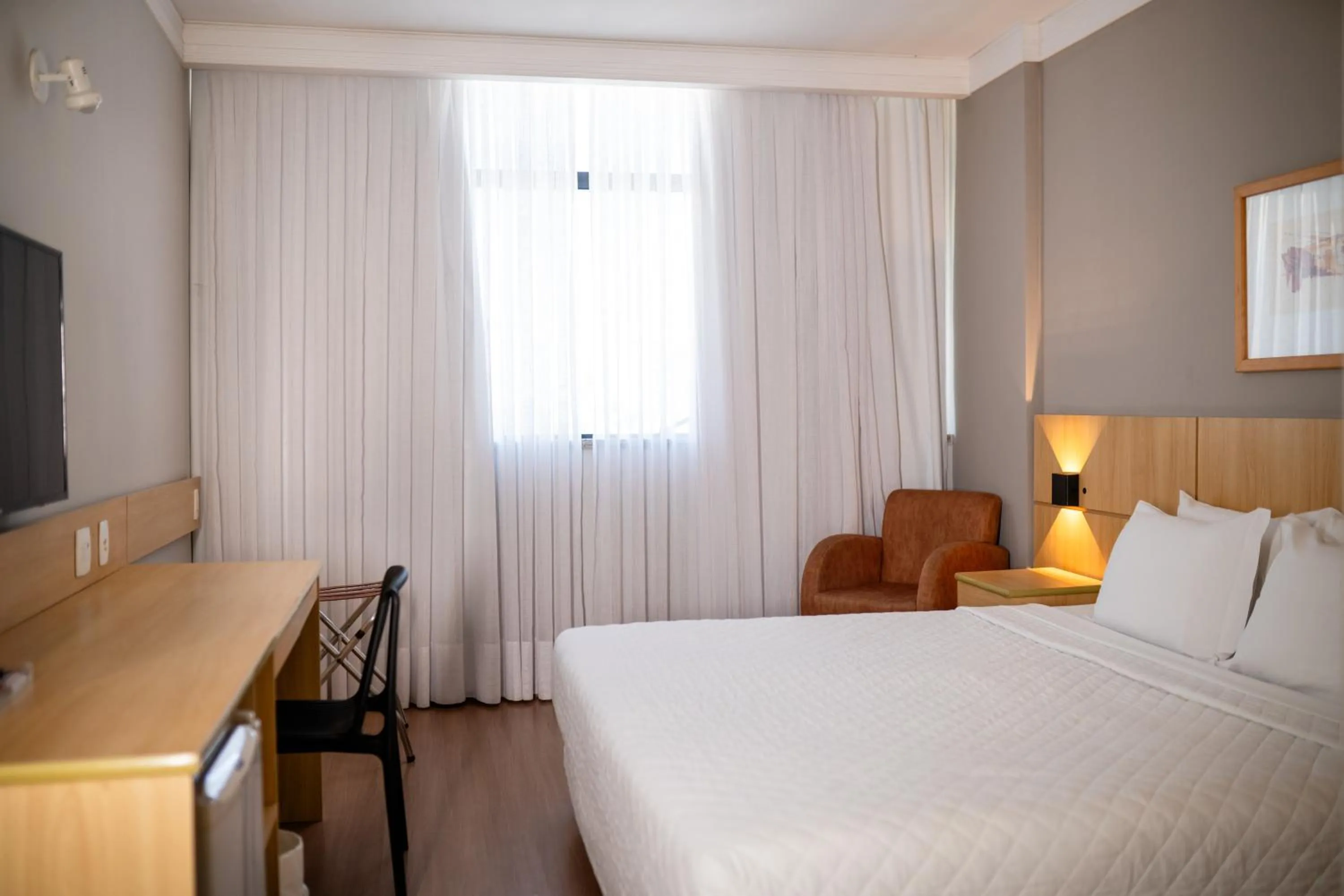 Bedroom, Bed in Victory Business Hotel