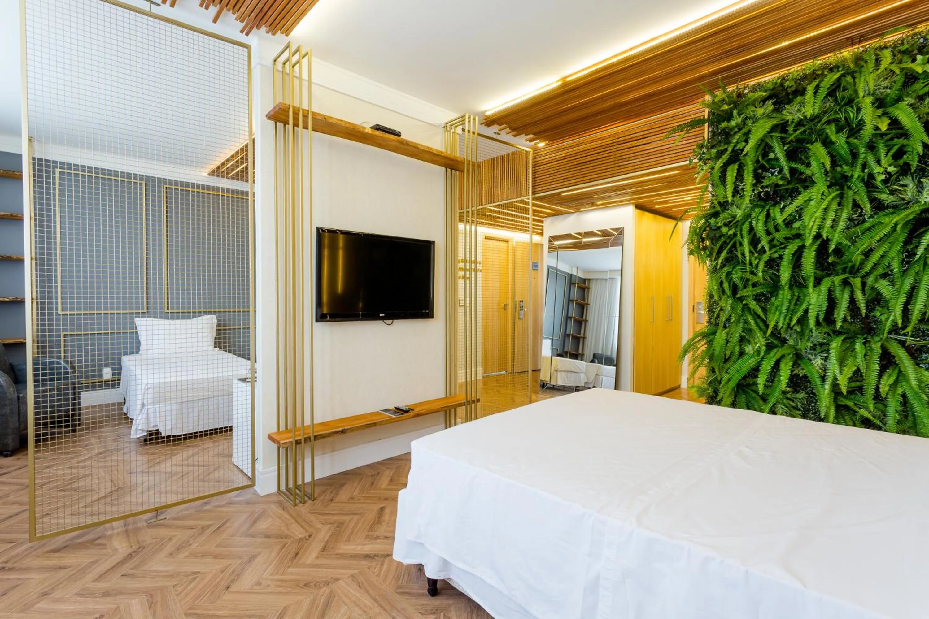 Bed in Victory Business Hotel