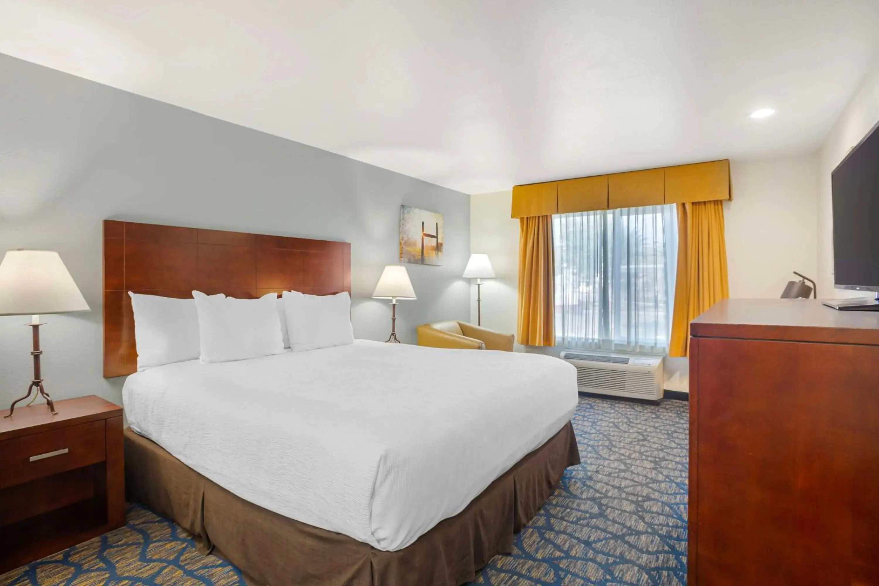 King Room with One King Bed - Non-Smoking in Best Western Plus Villa Del Lago Inn Patterson King Room with One King Bed - Non-Smoking in Best Western Plus Villa Del Lago Inn Patterson