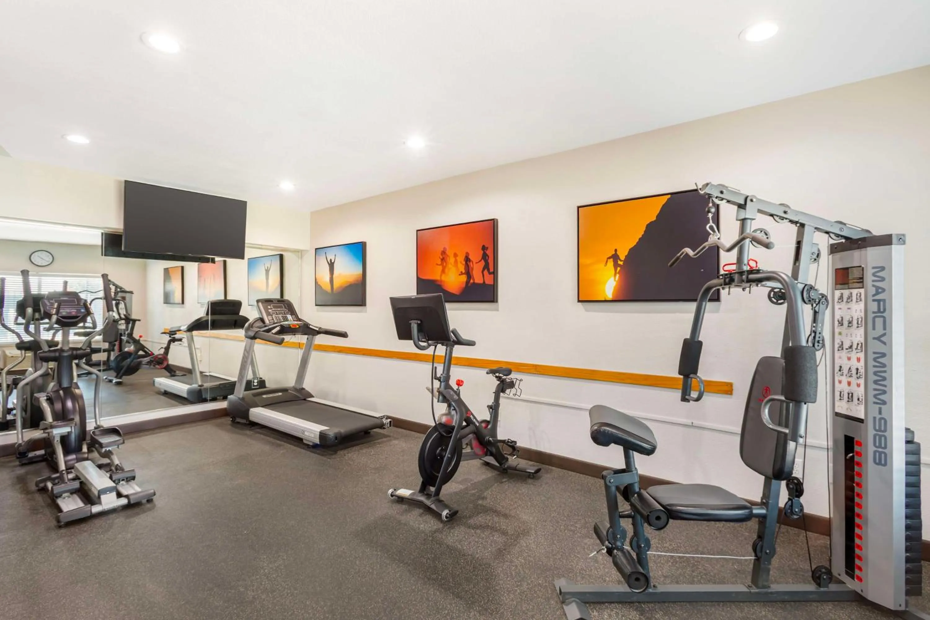 Fitness centre/facilities in Best Western Plus Villa Del Lago Inn Patterson
