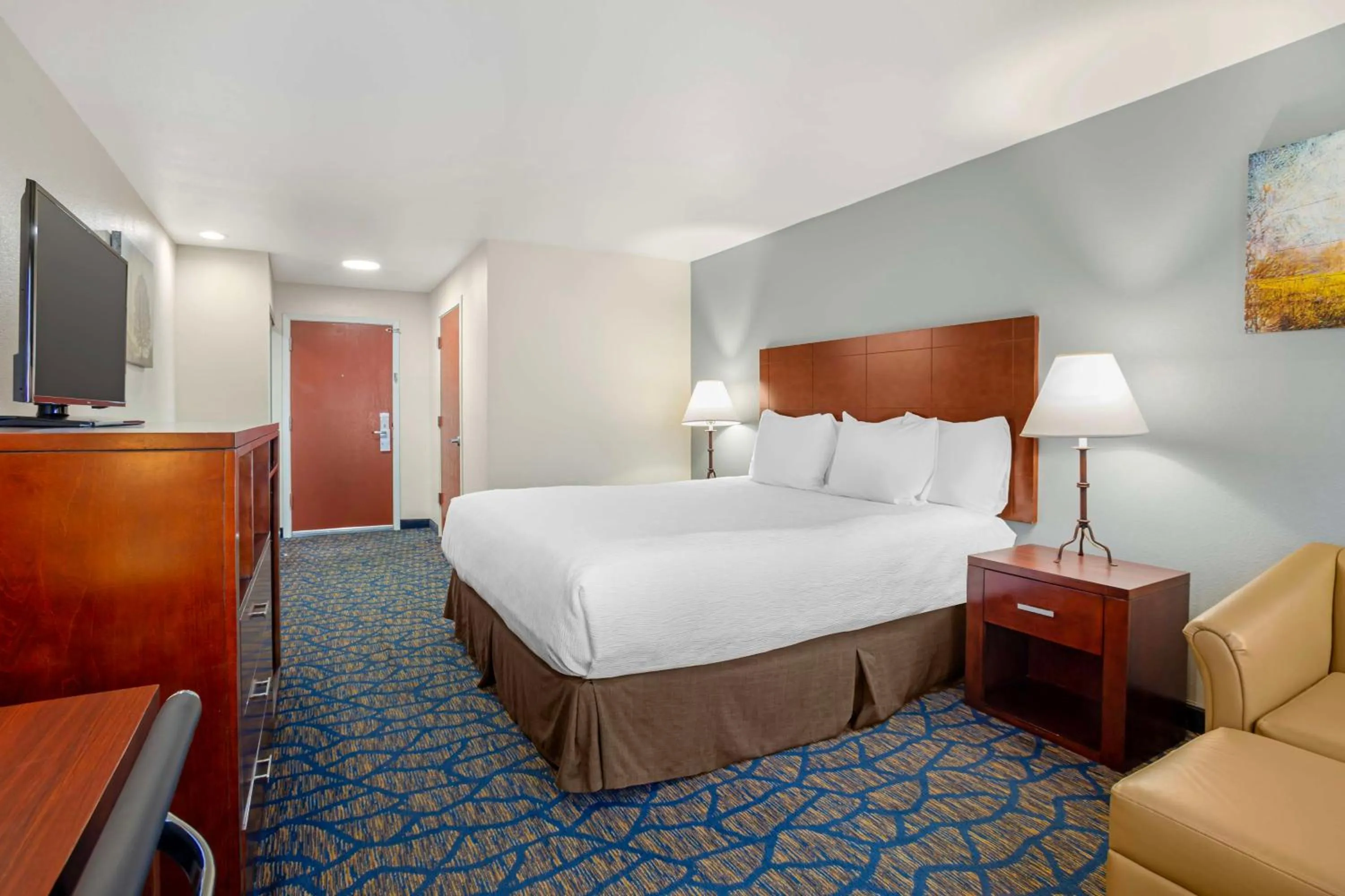 Bedroom, Bed in Best Western Plus Villa Del Lago Inn Patterson