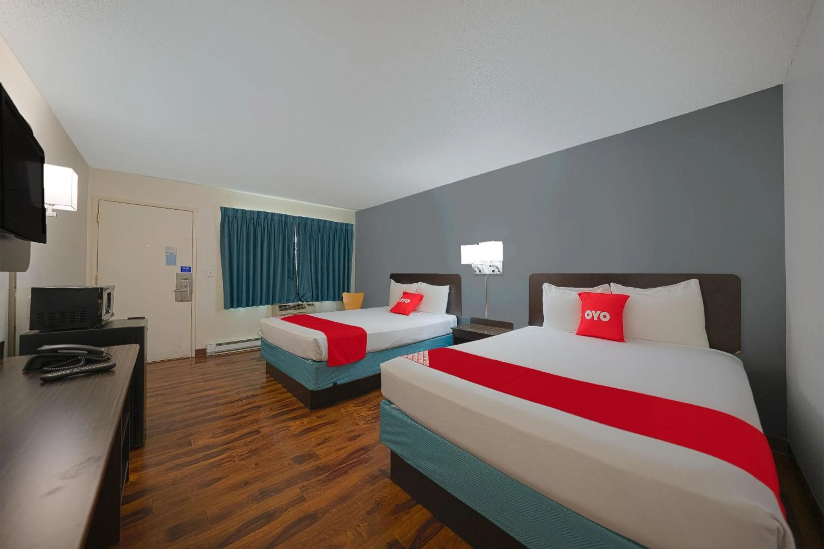 Bedroom, Bed in OYO Hotel St Helens OR