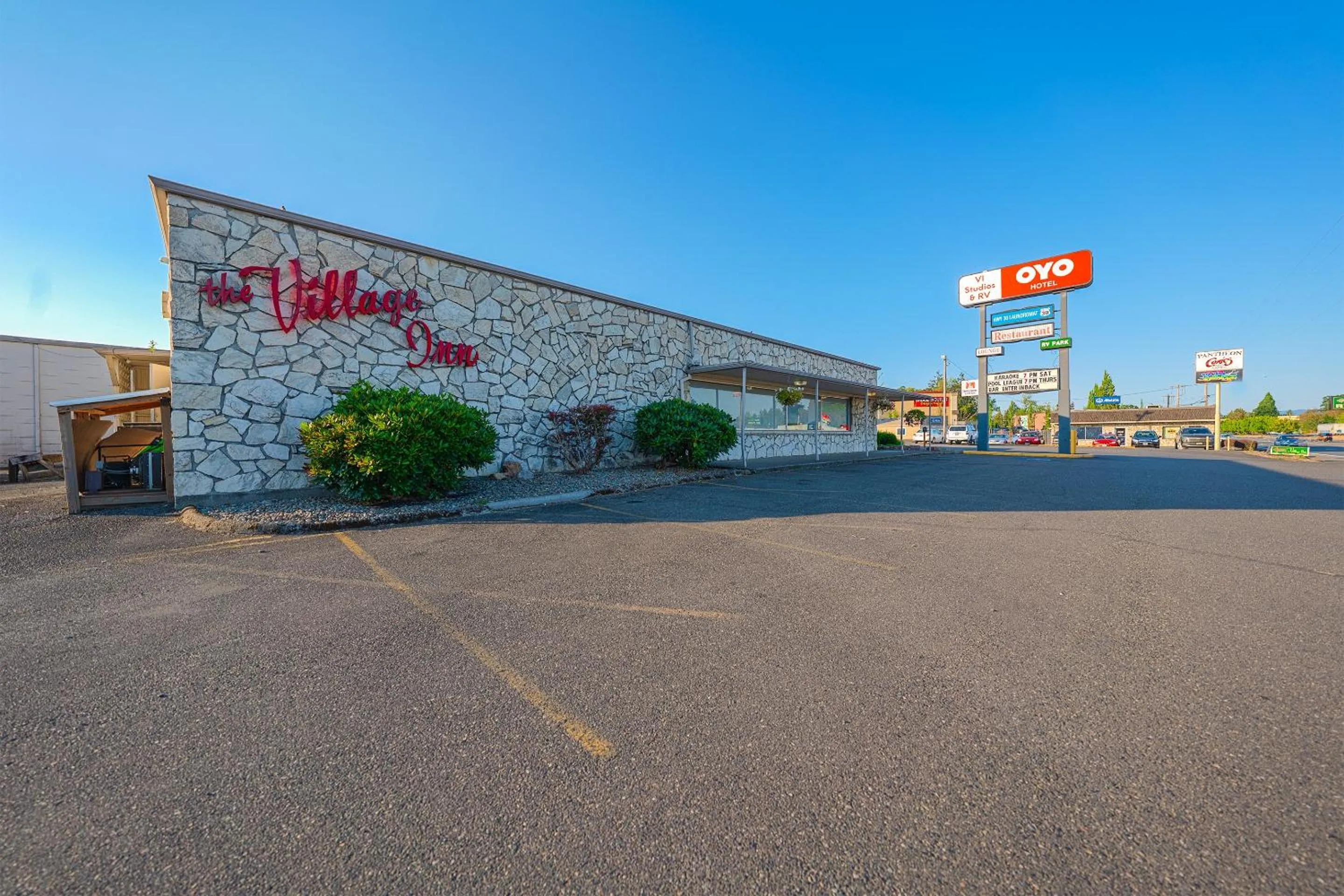 Facade/entrance in OYO Hotel St Helens OR