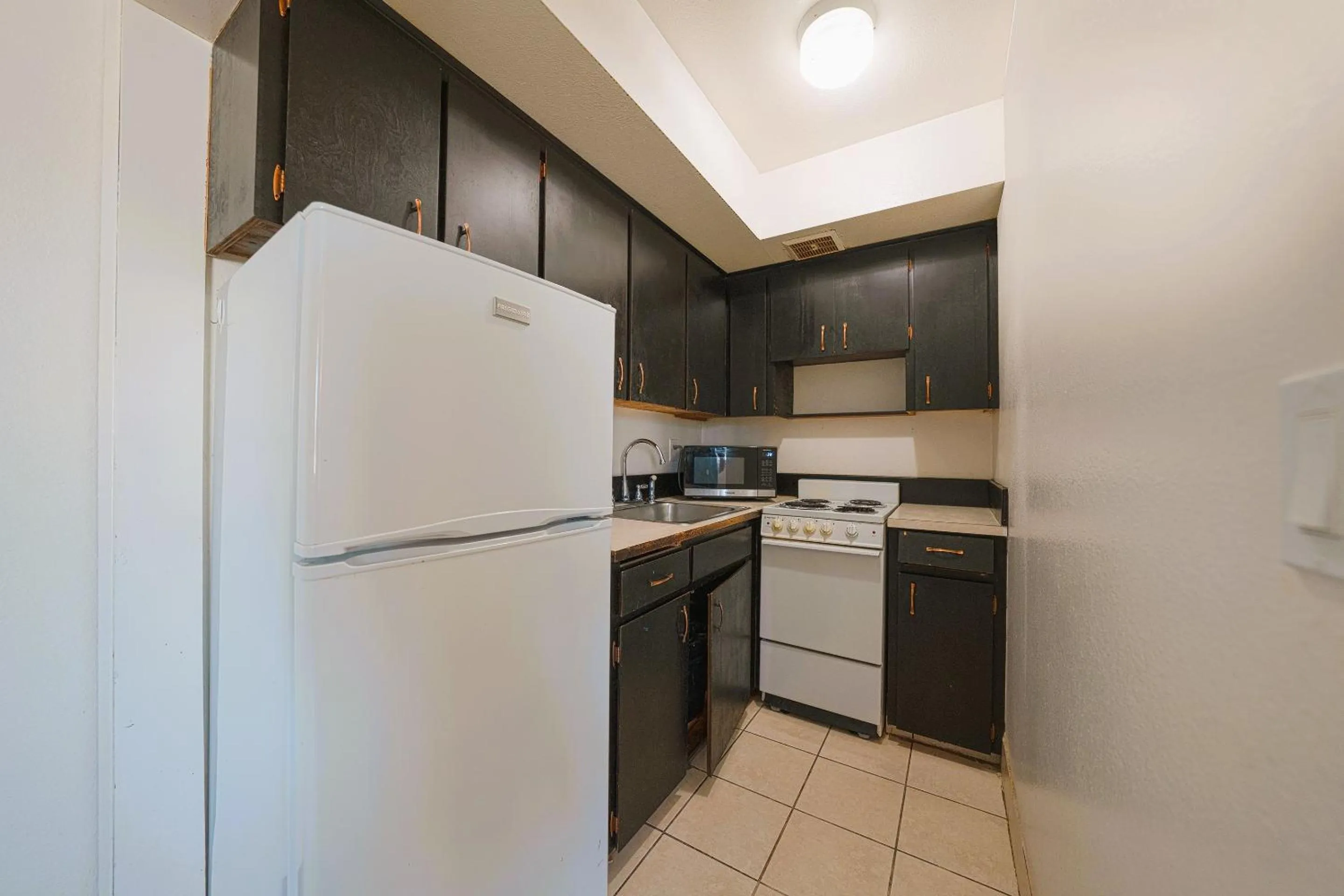 Kitchen or kitchenette in OYO Hotel St Helens OR