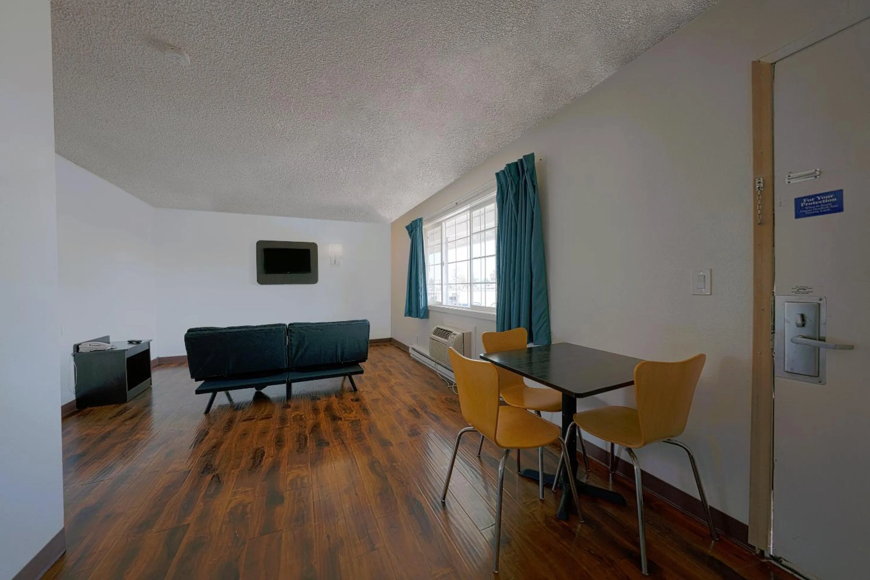 Bedroom in OYO Hotel St Helens OR