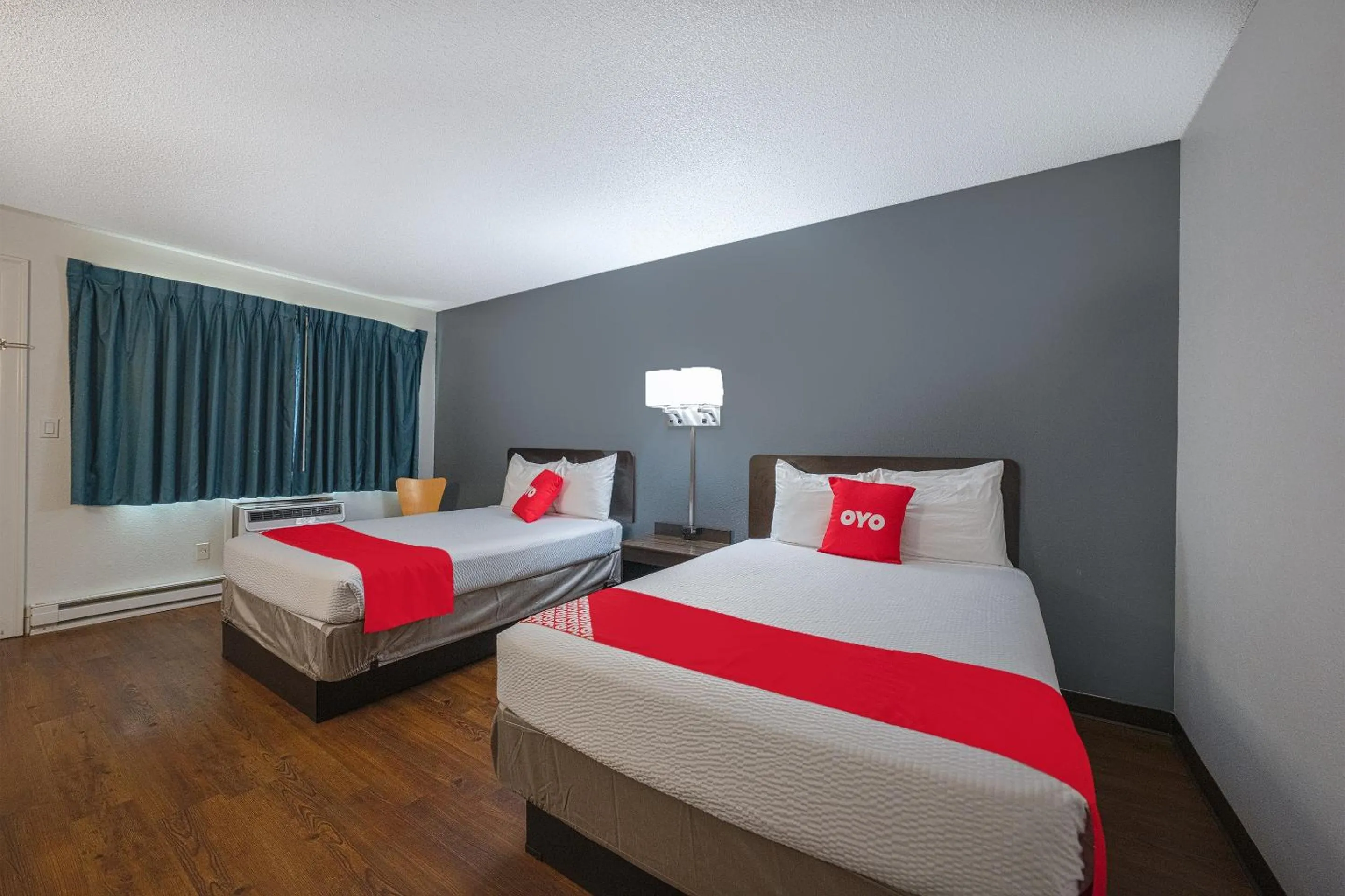 Bedroom, Bed in OYO Hotel St Helens OR