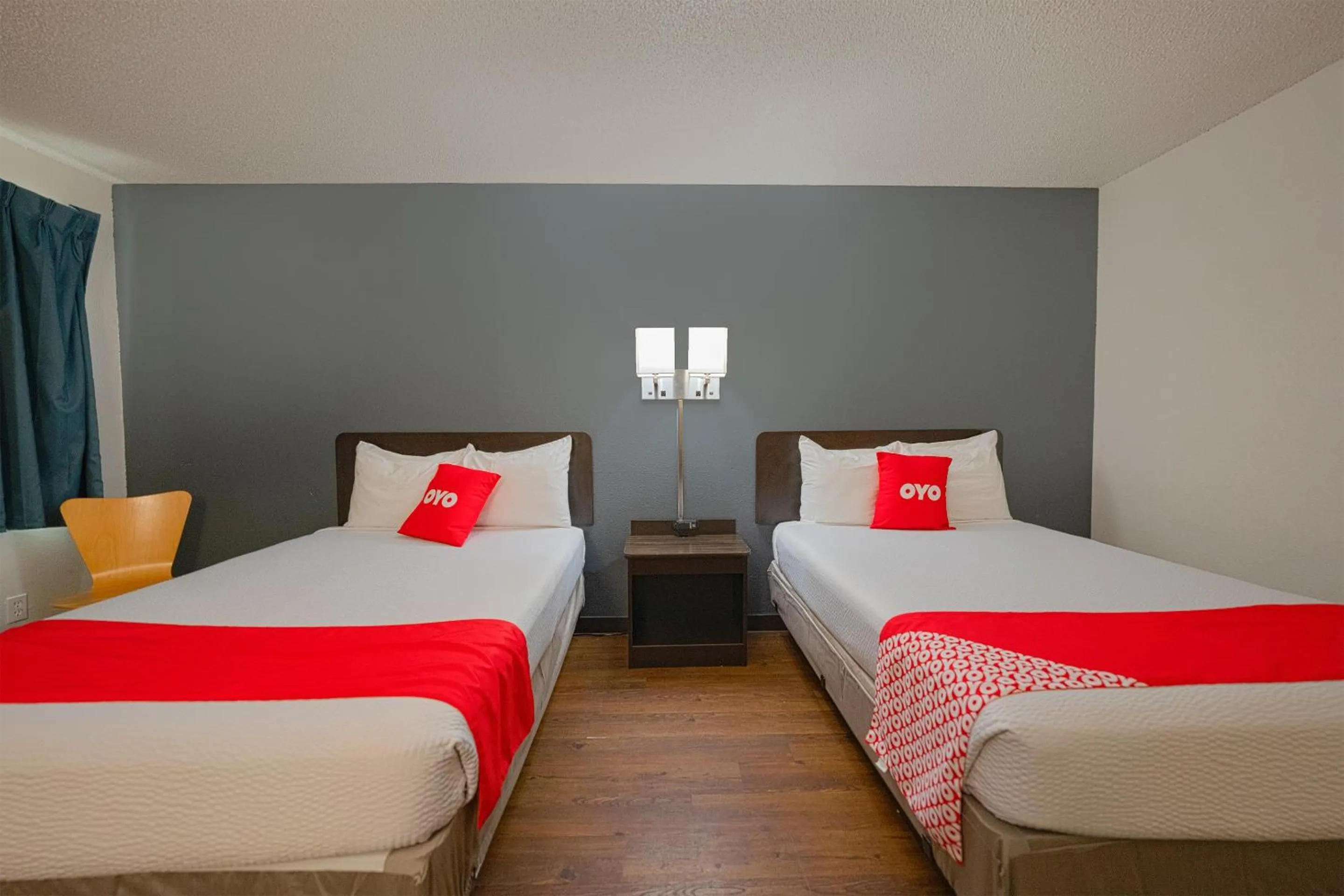 Bedroom, Bed in OYO Hotel St Helens OR