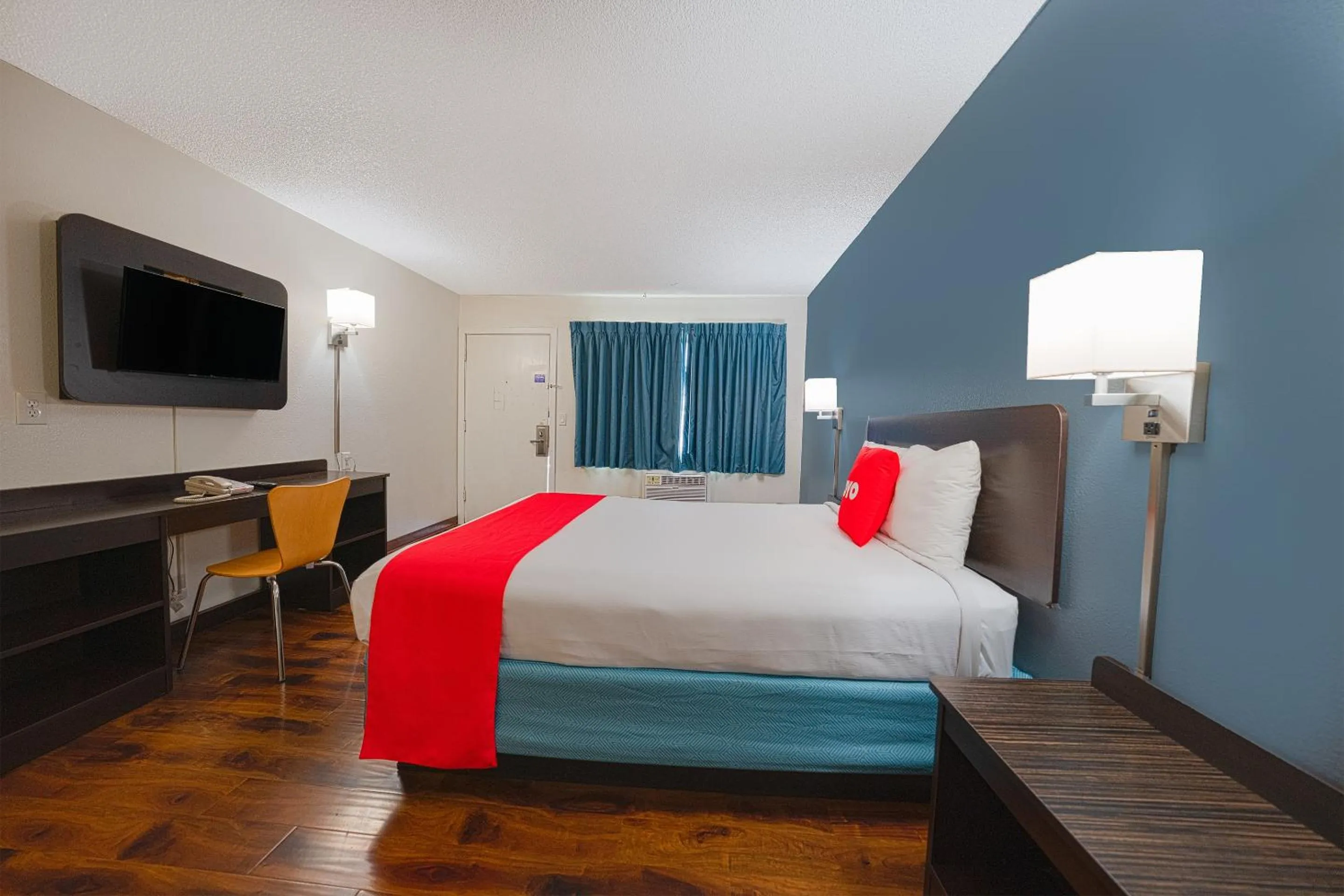 Bedroom, Bed in OYO Hotel St Helens OR