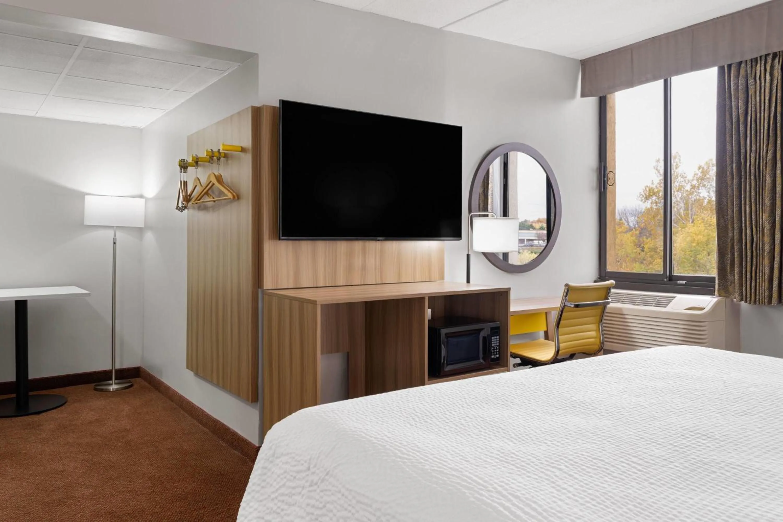 Photo of the whole room, Bed in Days Inn by Wyndham Hagerstown I-70