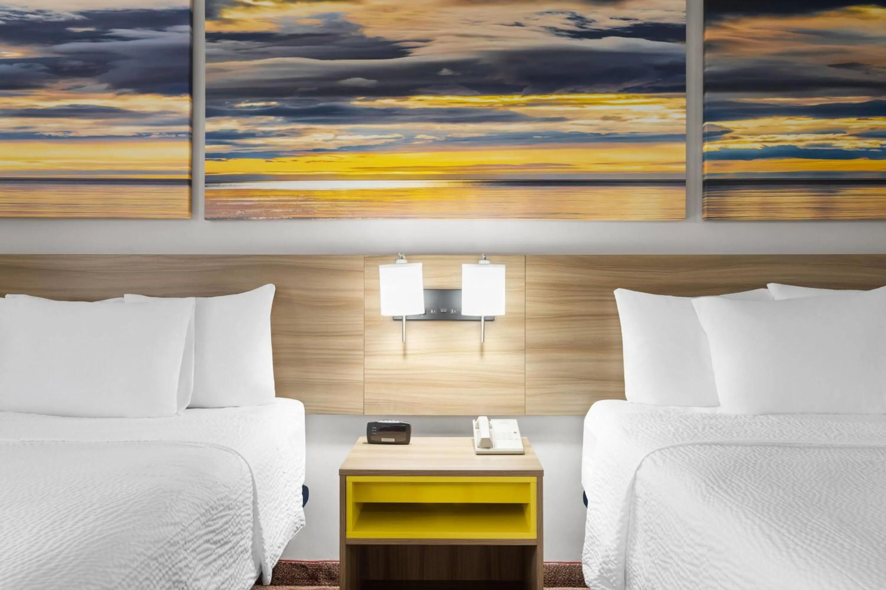 Photo of the whole room, Bed in Days Inn by Wyndham Hagerstown I-70