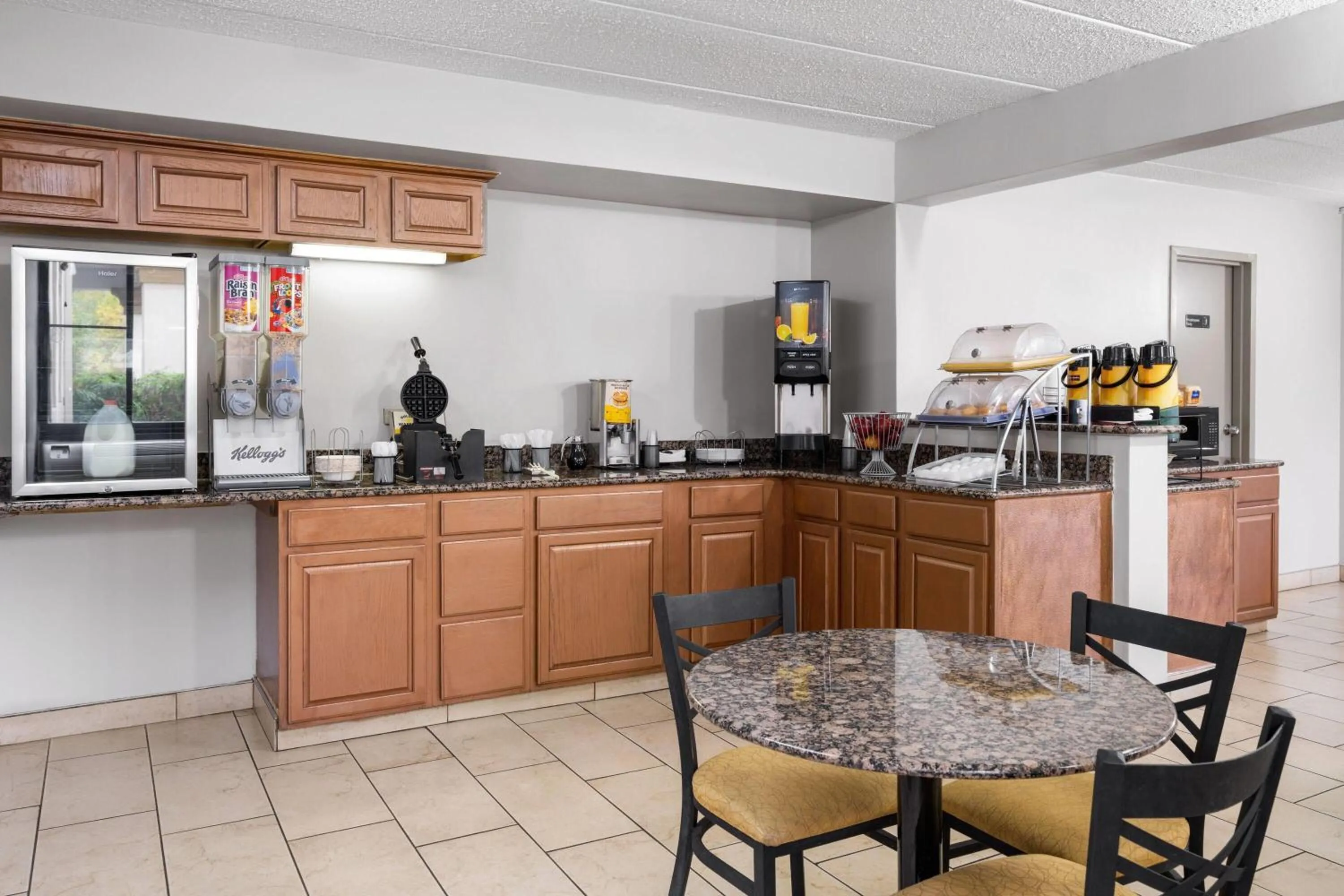 Breakfast in Days Inn by Wyndham Hagerstown I-70