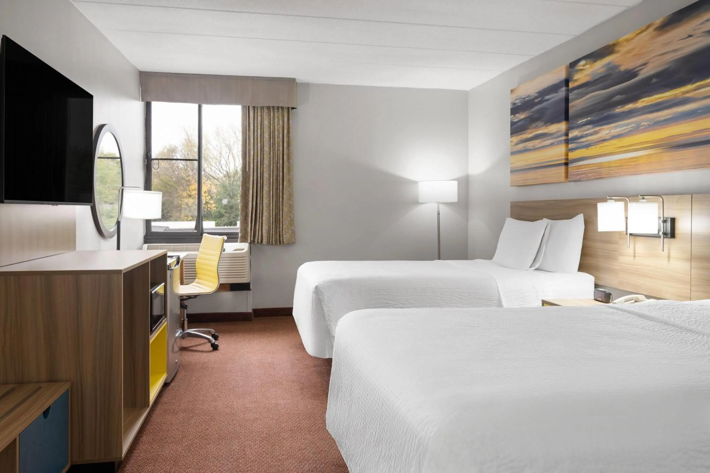 Photo of the whole room, Bed in Days Inn by Wyndham Hagerstown I-70