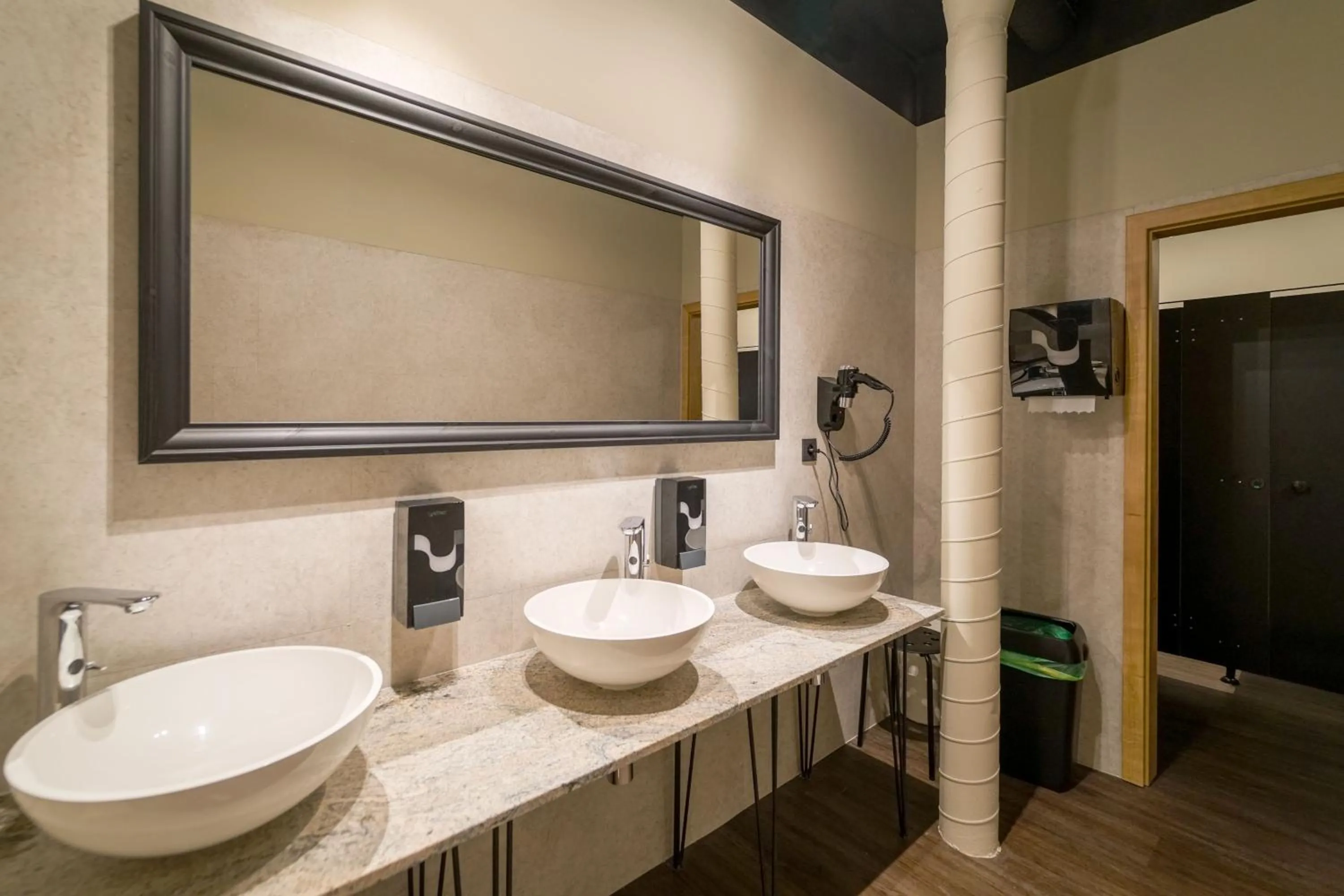 Bathroom in CHORS like a hotel - Capsule & NFT Boutique Hostel Bratislava - City Center