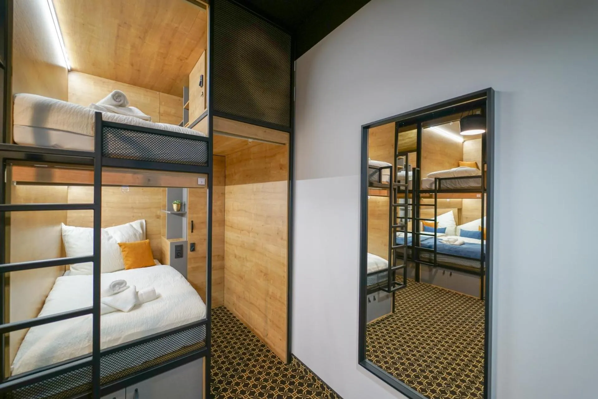 Bed in CHORS like a hotel - Capsule & NFT Boutique Hostel Bratislava - City Center