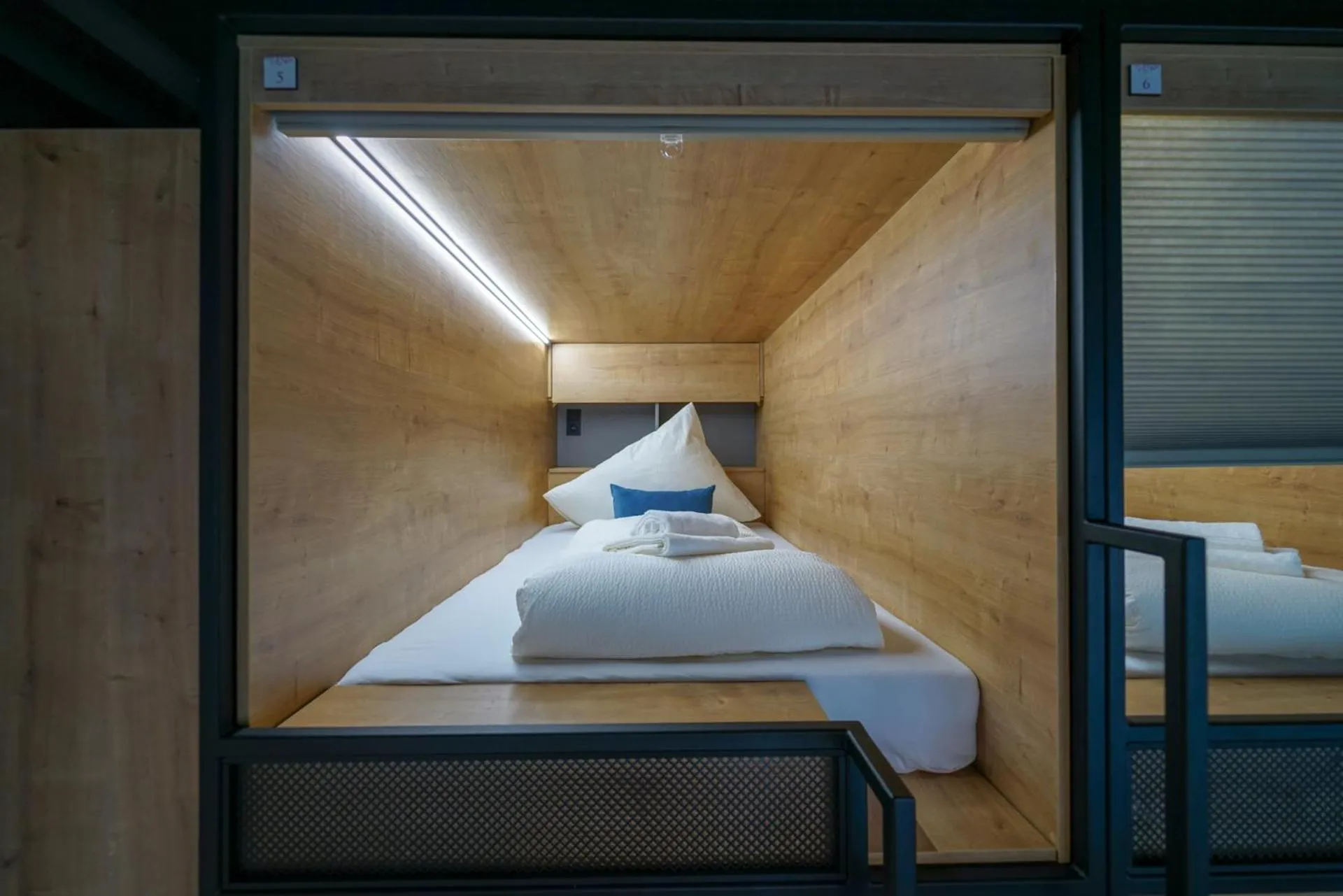 Bed in CHORS like a hotel - Capsule & NFT Boutique Hostel Bratislava - City Center