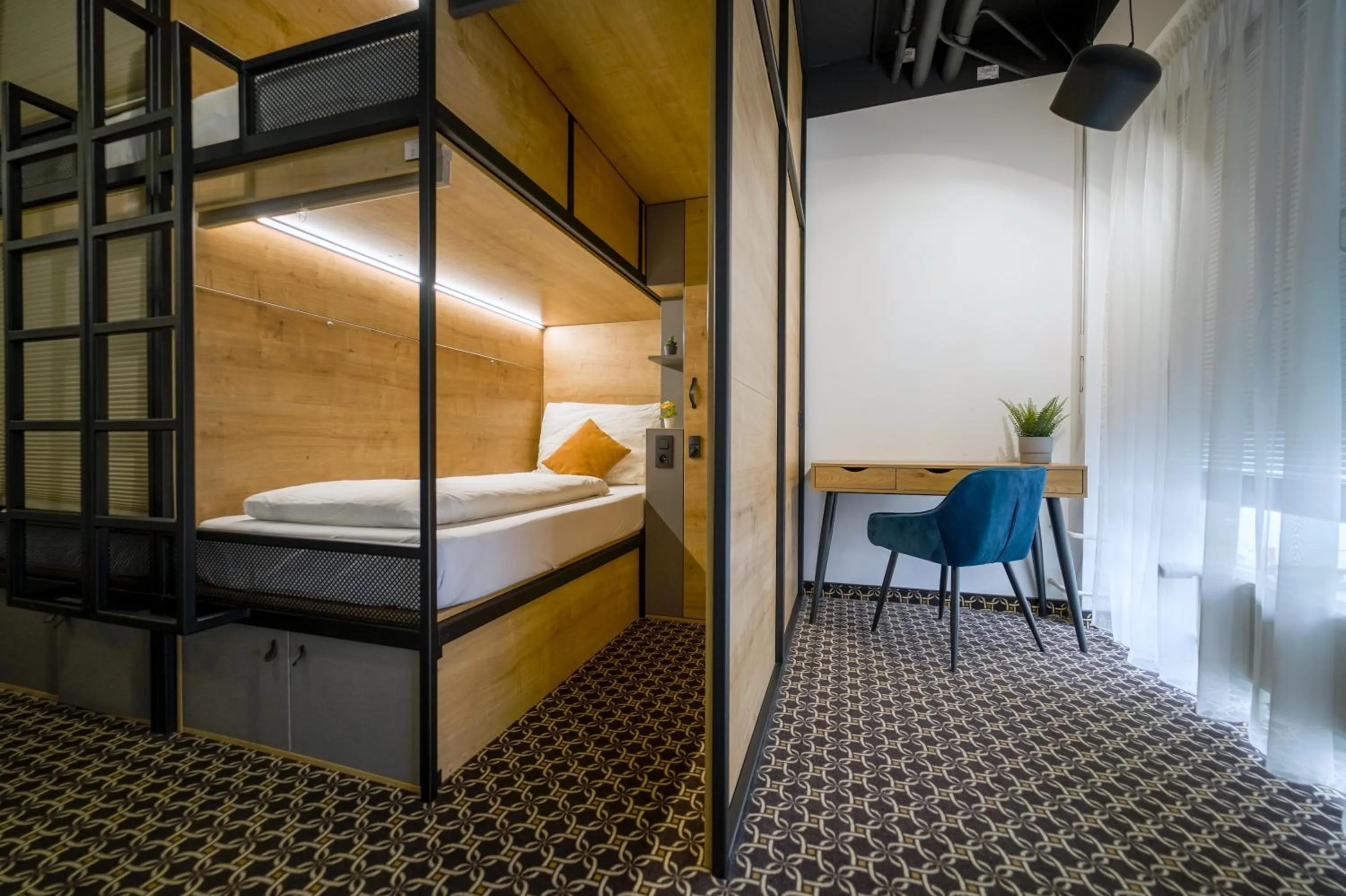 Bed in CHORS like a hotel - Capsule & NFT Boutique Hostel Bratislava - City Center