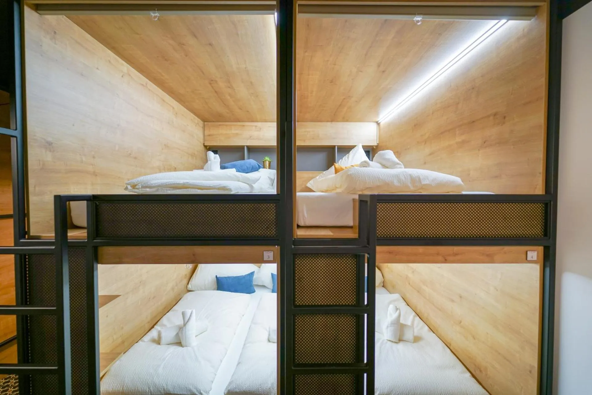 Bed in CHORS like a hotel - Capsule & NFT Boutique Hostel Bratislava - City Center