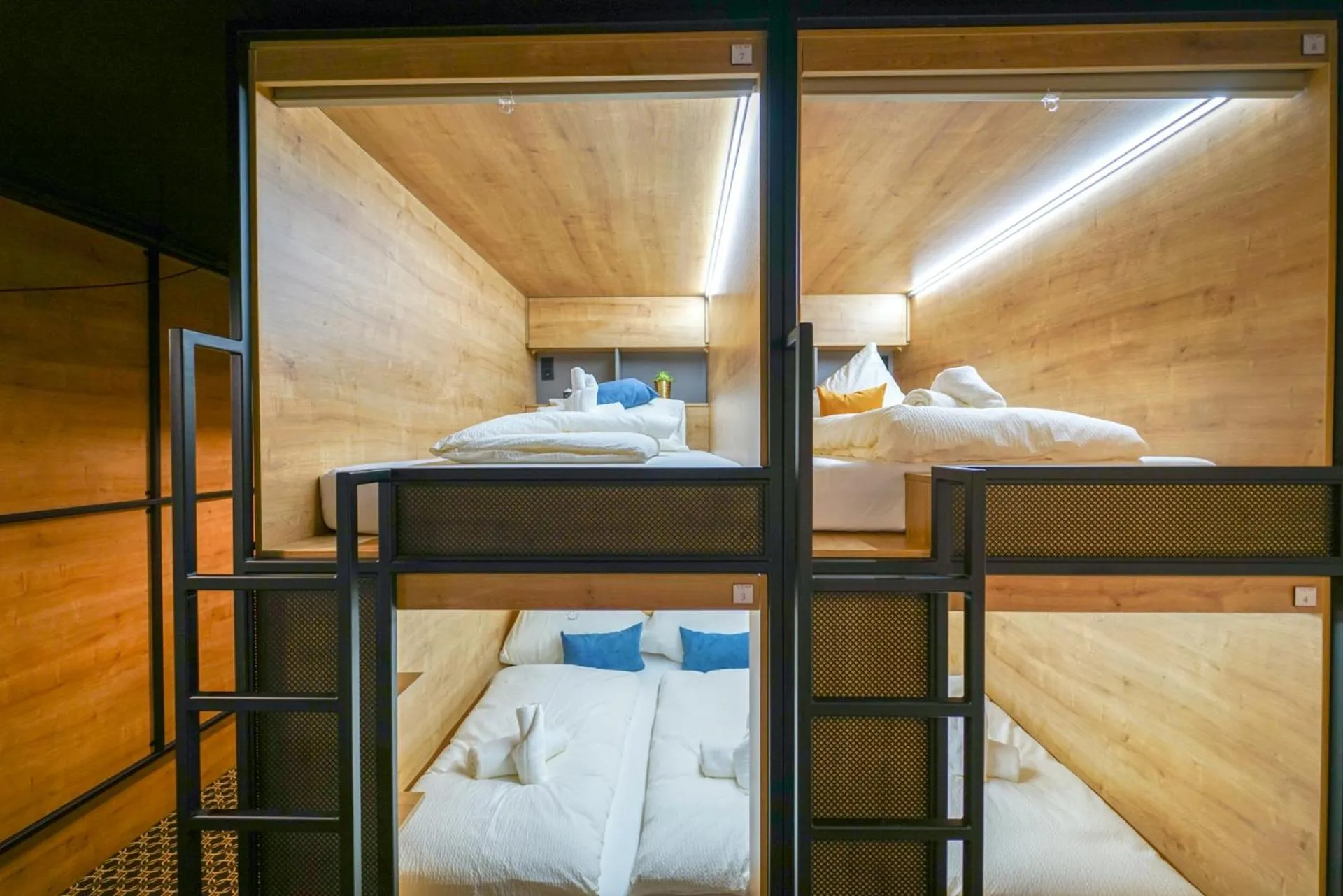 Bed in CHORS like a hotel - Capsule & NFT Boutique Hostel Bratislava - City Center