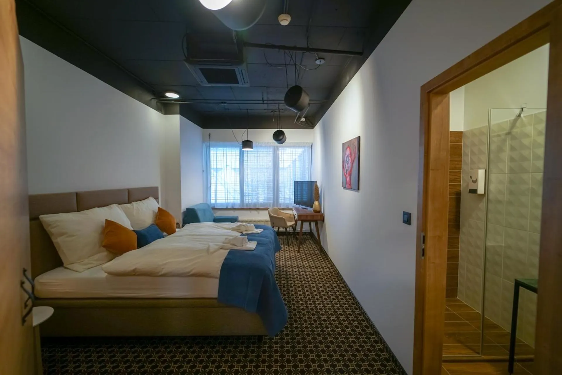 Shower, Bed in CHORS like a hotel - Capsule & NFT Boutique Hostel Bratislava - City Center