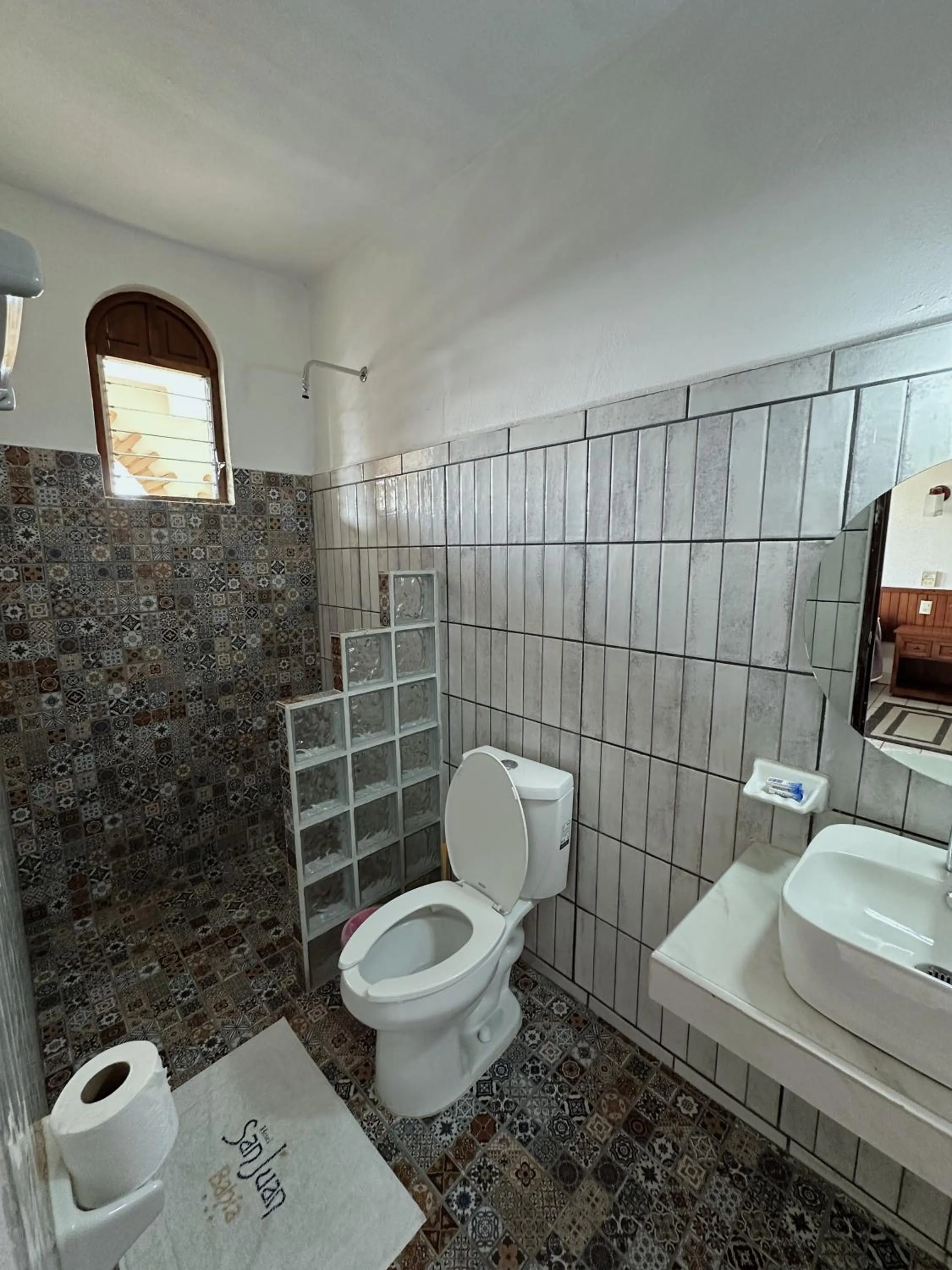 Shower in Hotel San Juan