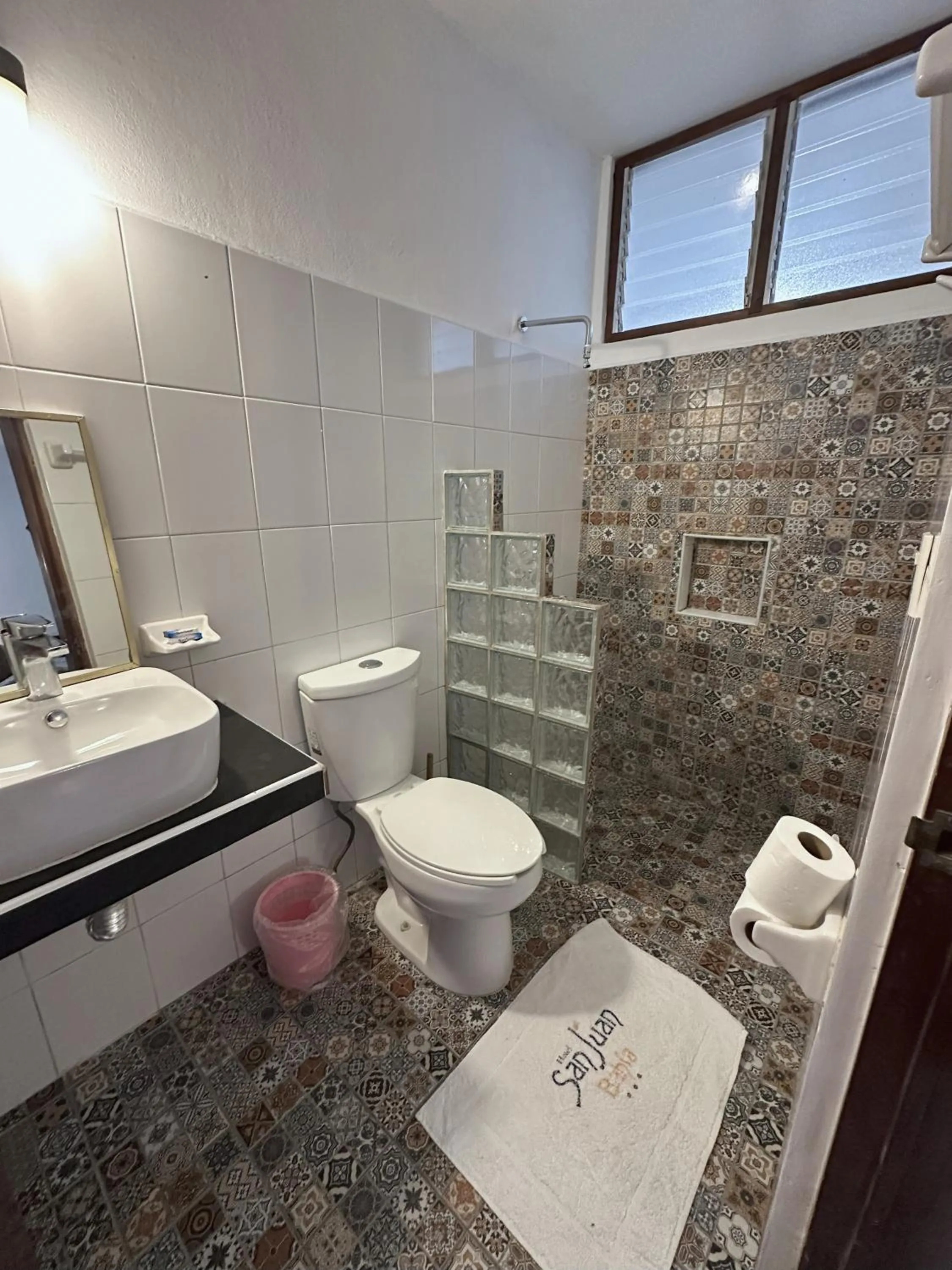 Shower in Hotel San Juan