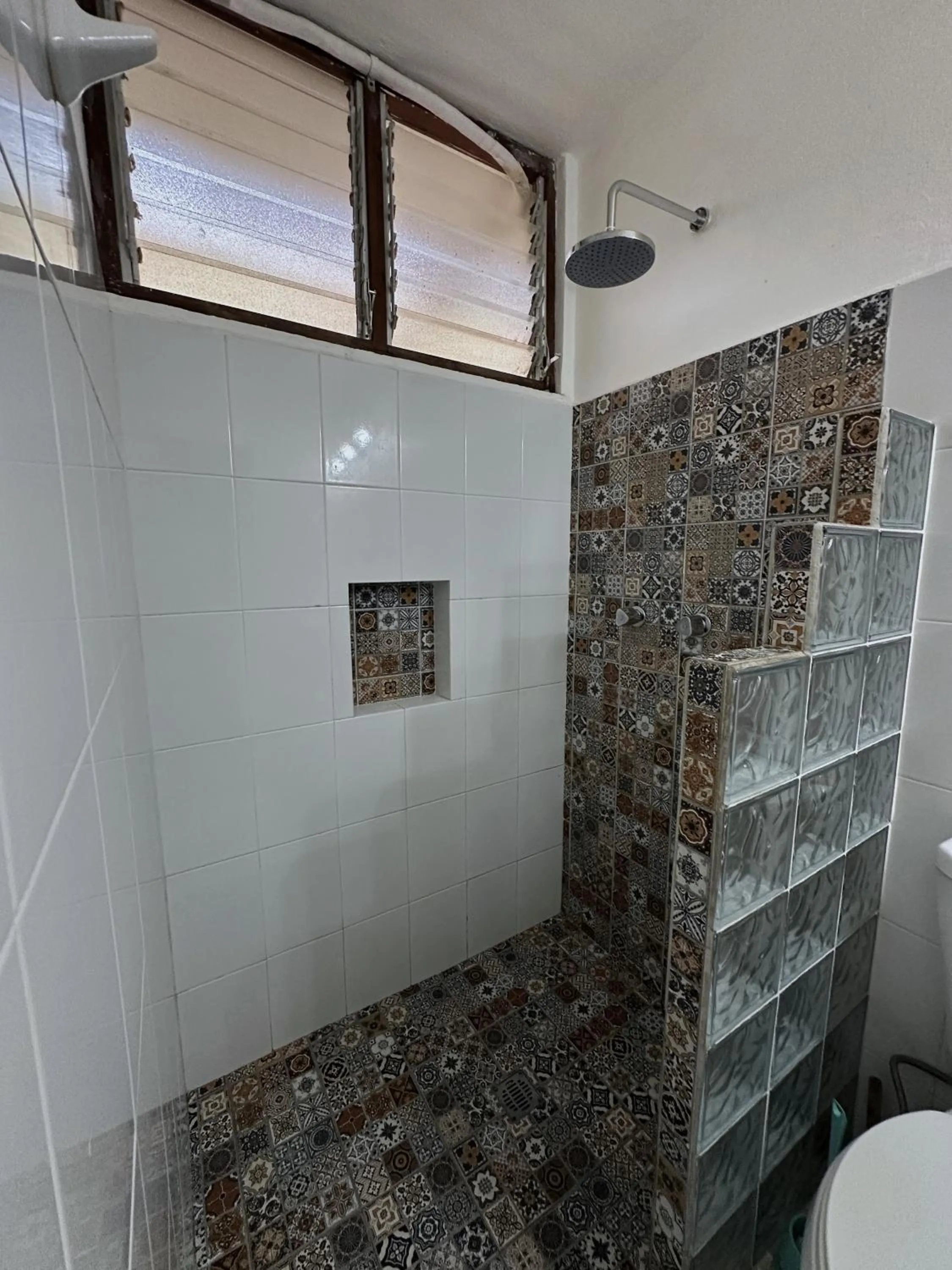 Shower in Hotel San Juan