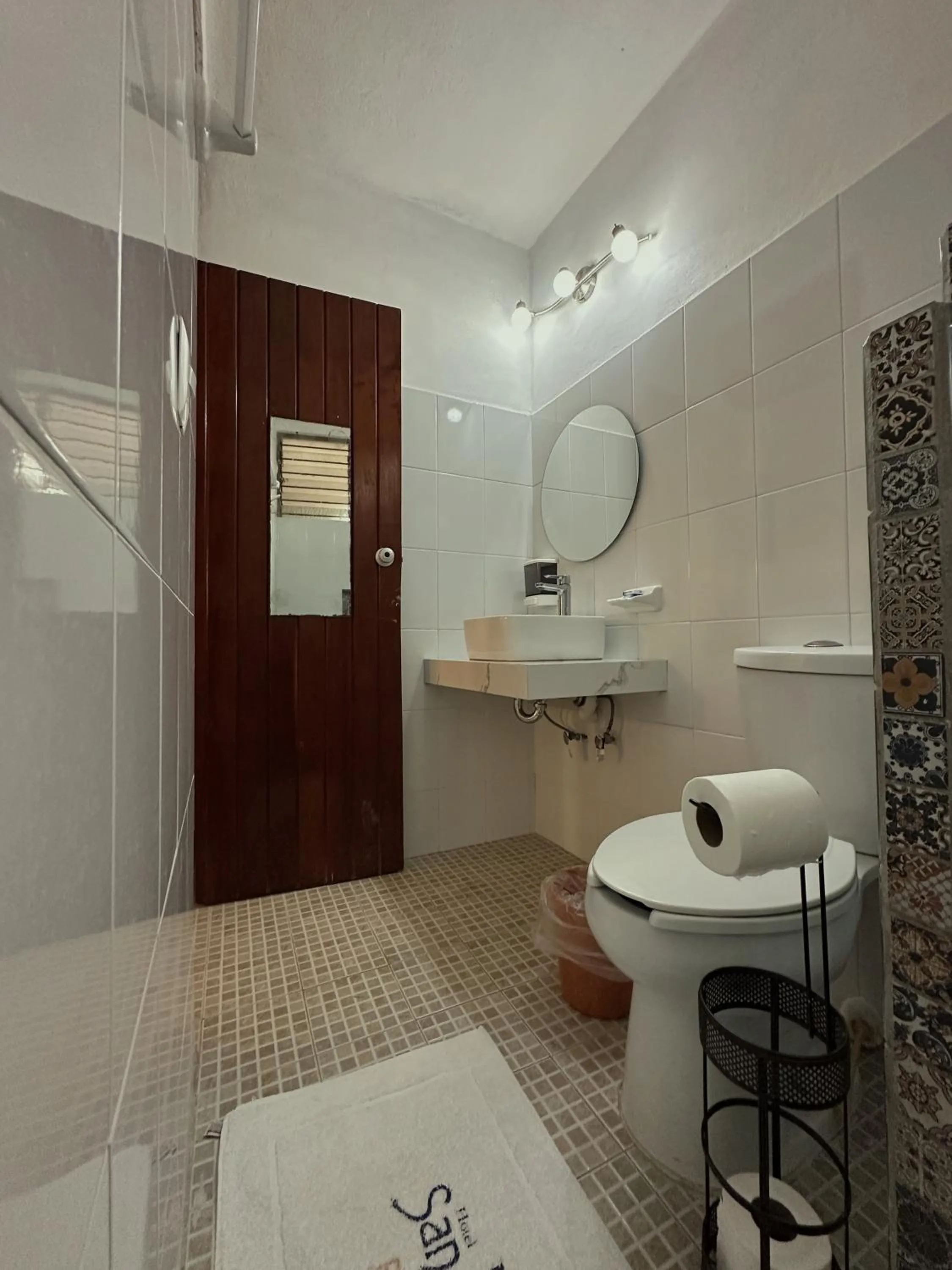 Shower in Hotel San Juan