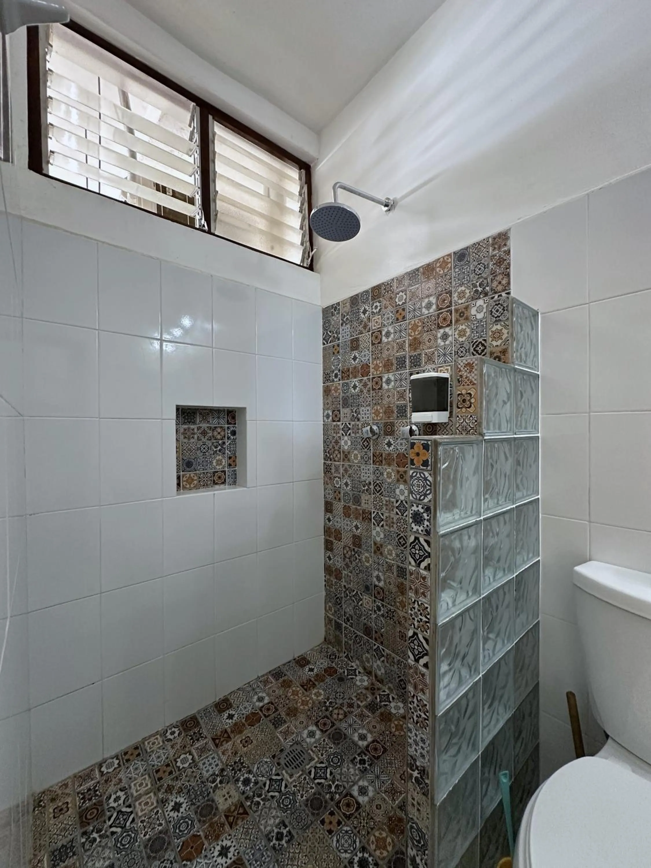 Shower in Hotel San Juan