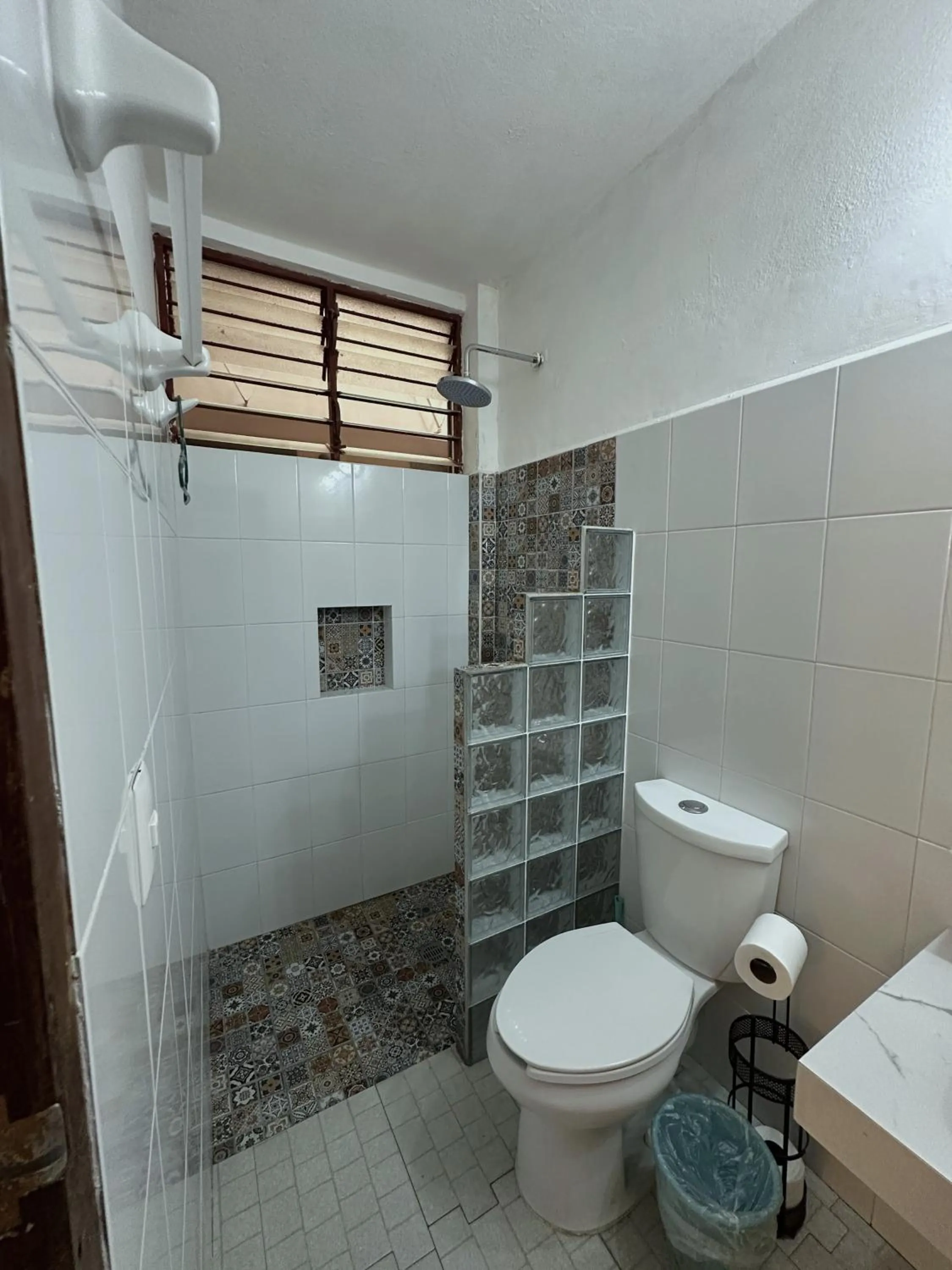 Shower in Hotel San Juan