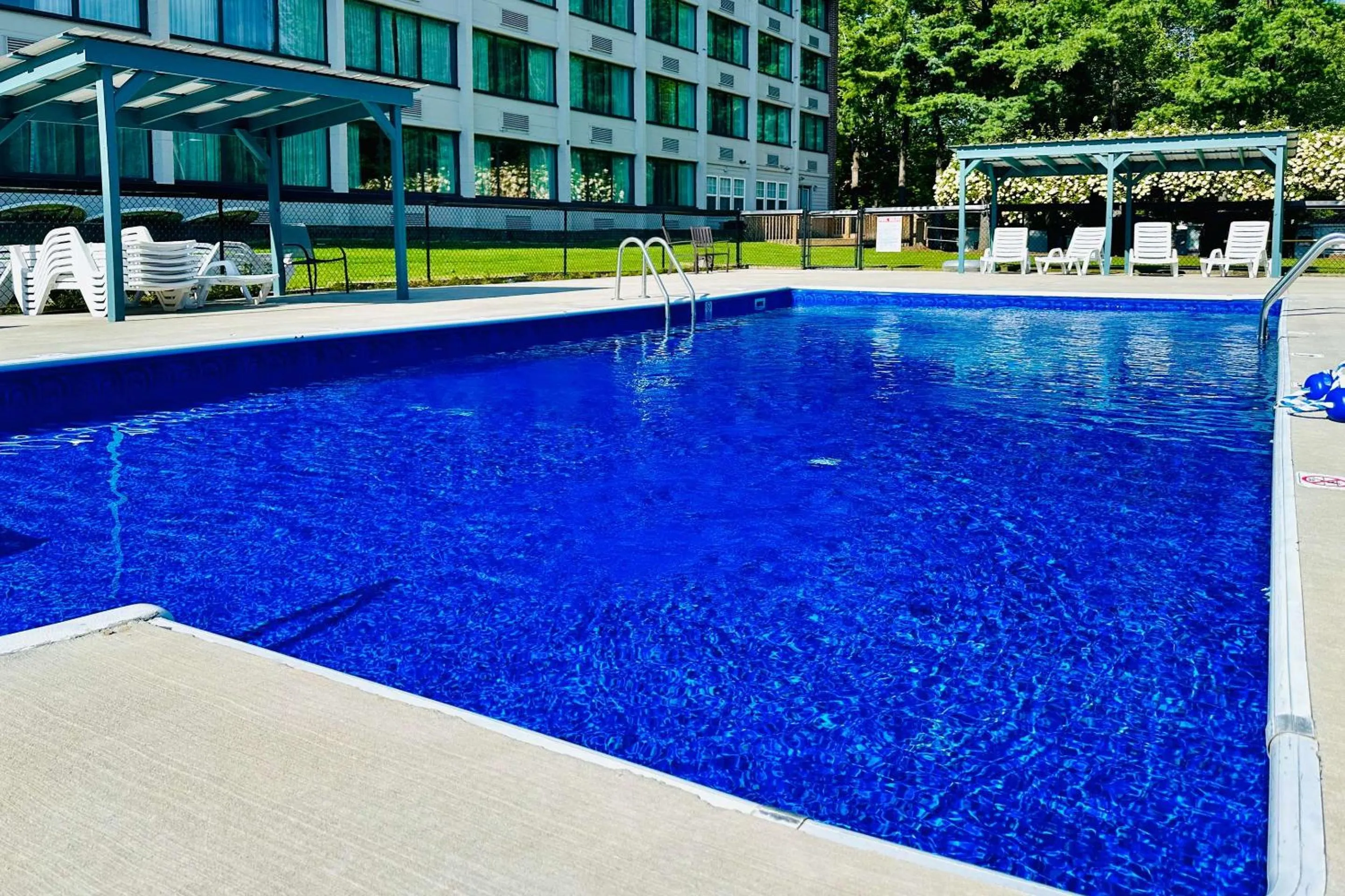 Swimming pool in Clarion Hotel Conference Center