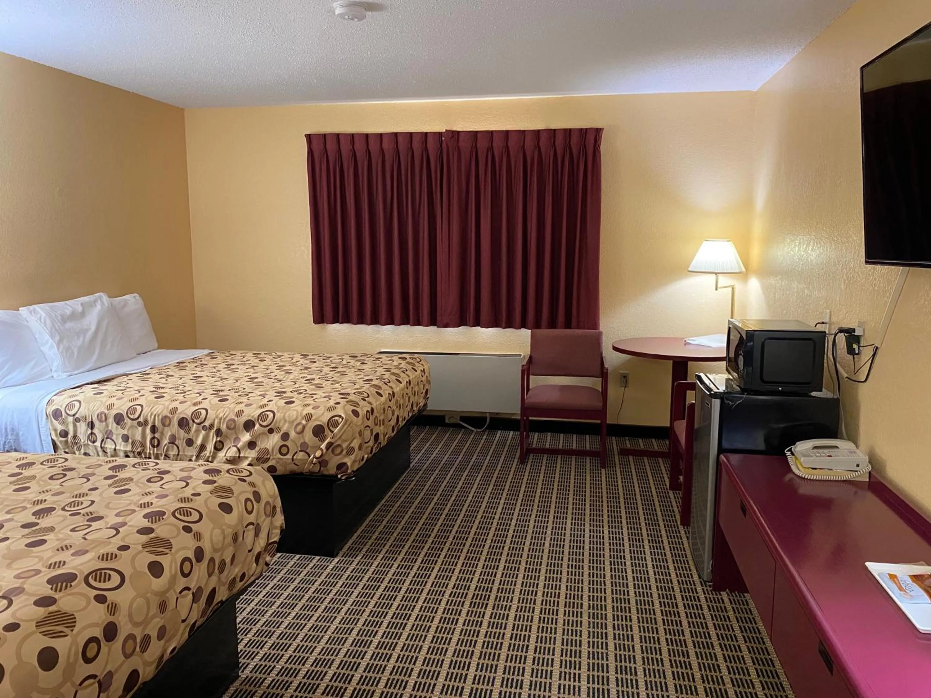 TV and multimedia, Bed in America's Stay Inn Stewartville