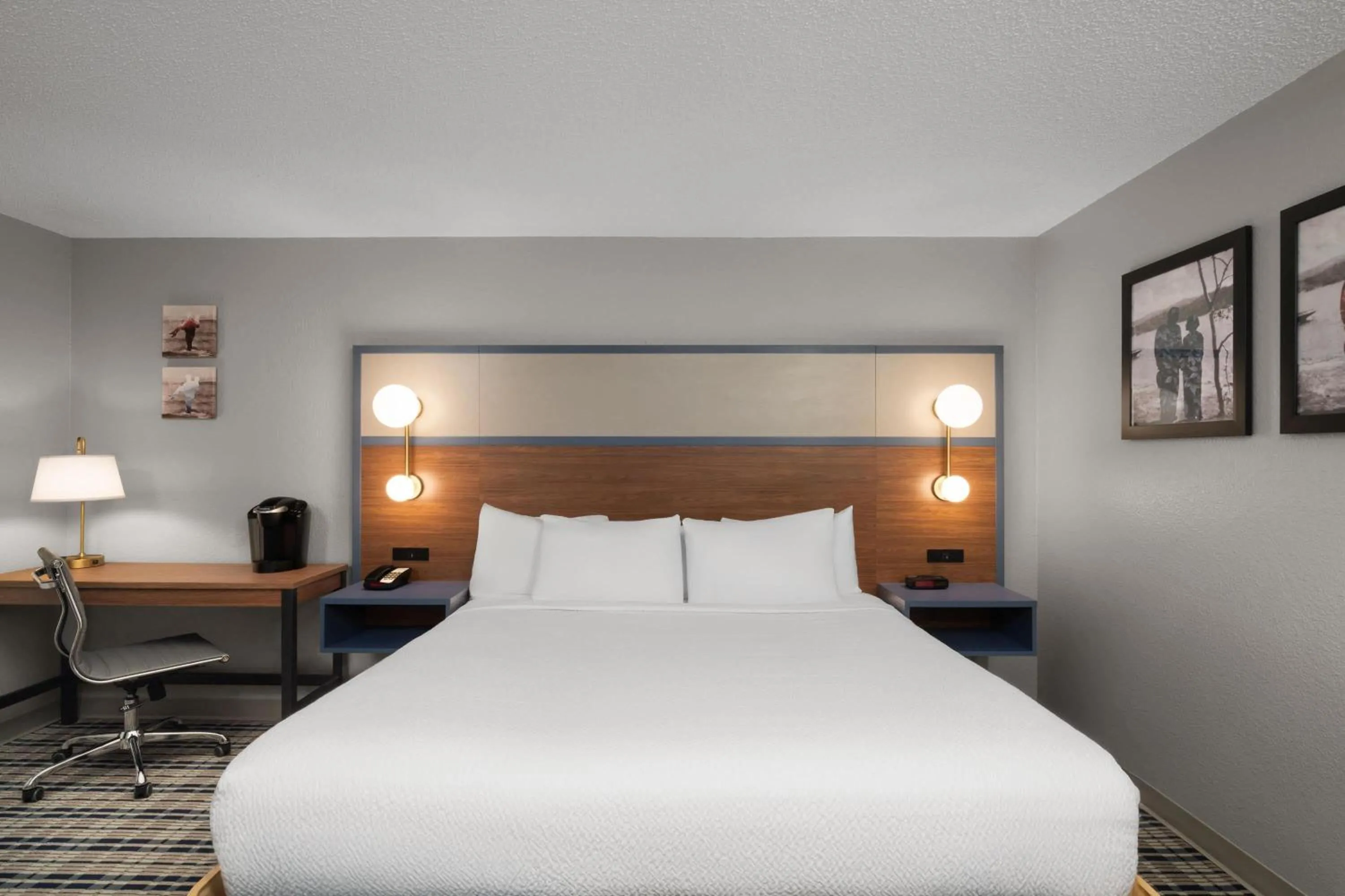 Bath, Bed in AmericInn by Wyndham Tofte Near Lake Superior