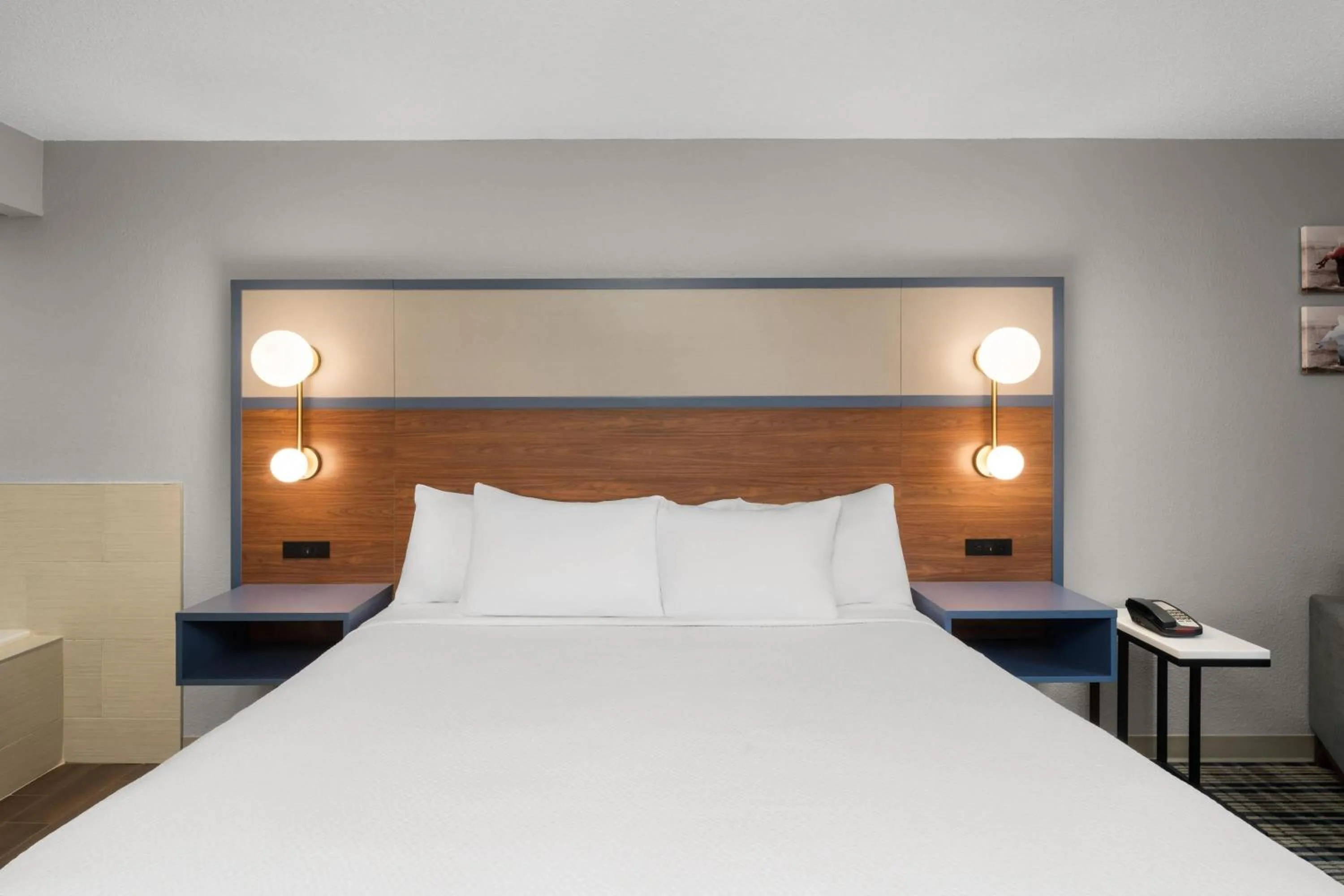 Bath, Bed in AmericInn by Wyndham Tofte Near Lake Superior