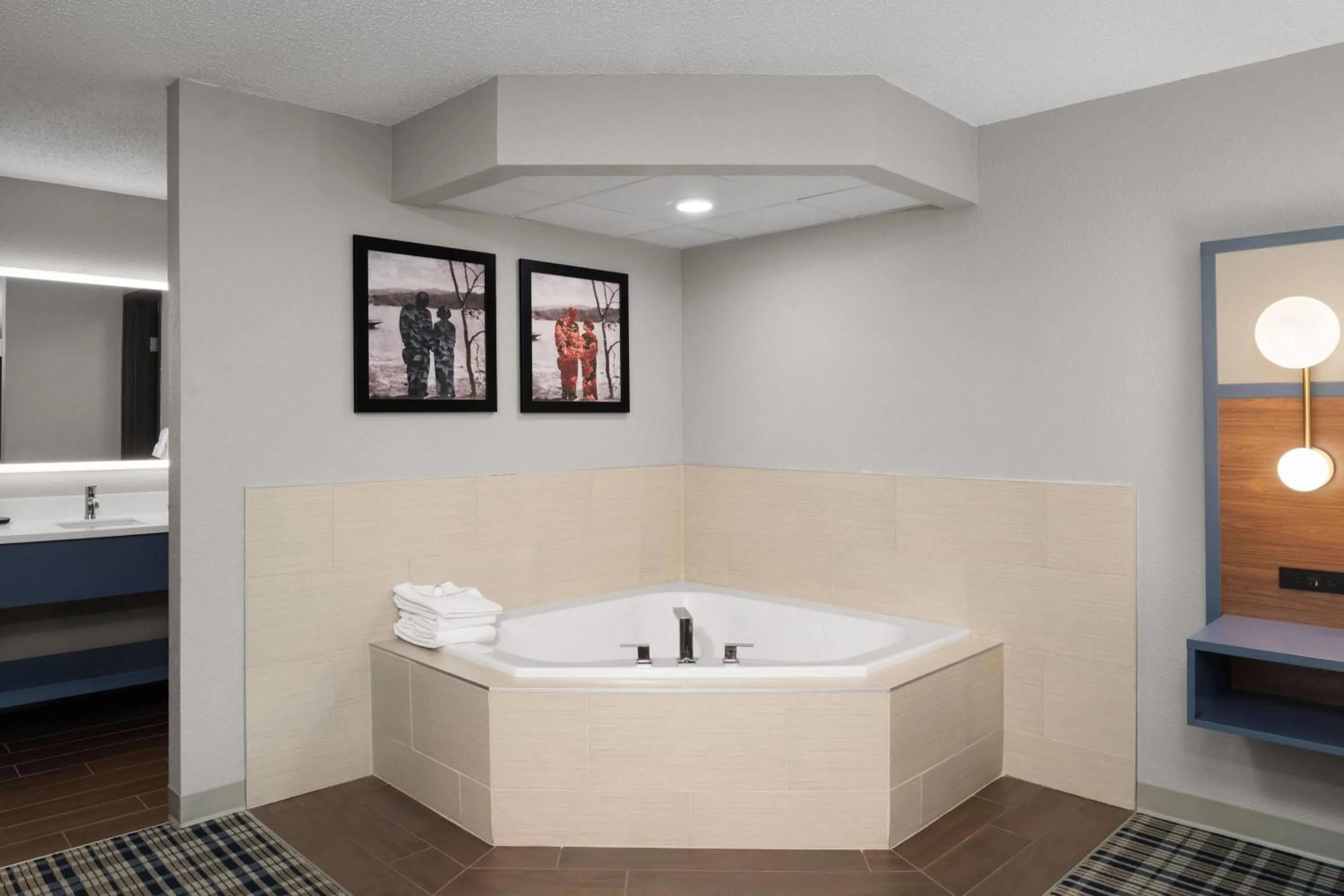 Bath, Bed in AmericInn by Wyndham Tofte Near Lake Superior