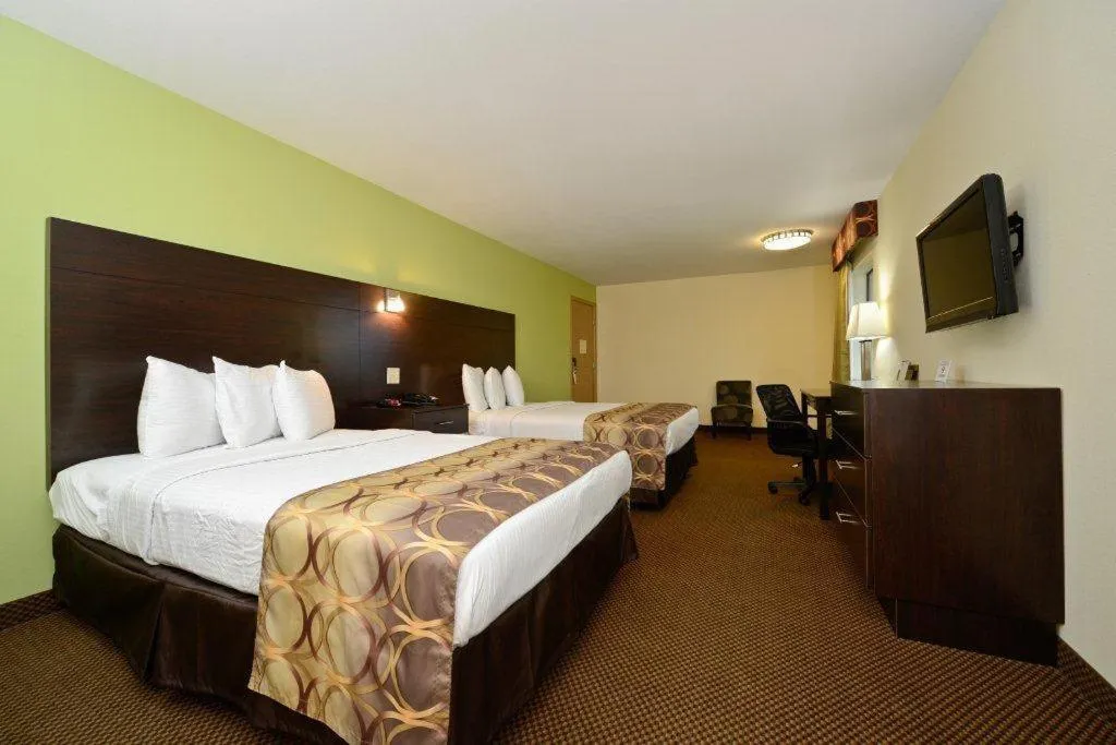 Photo of the whole room, Bed in Americas Best Value Inn Lake Charles Interstate 210